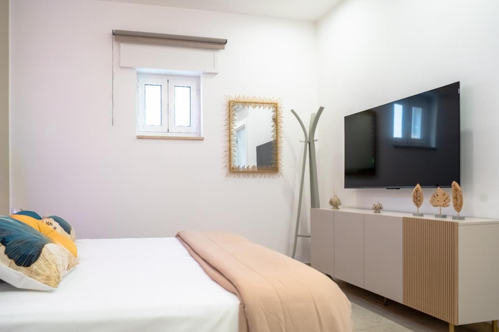 Roses Suite & Apartments