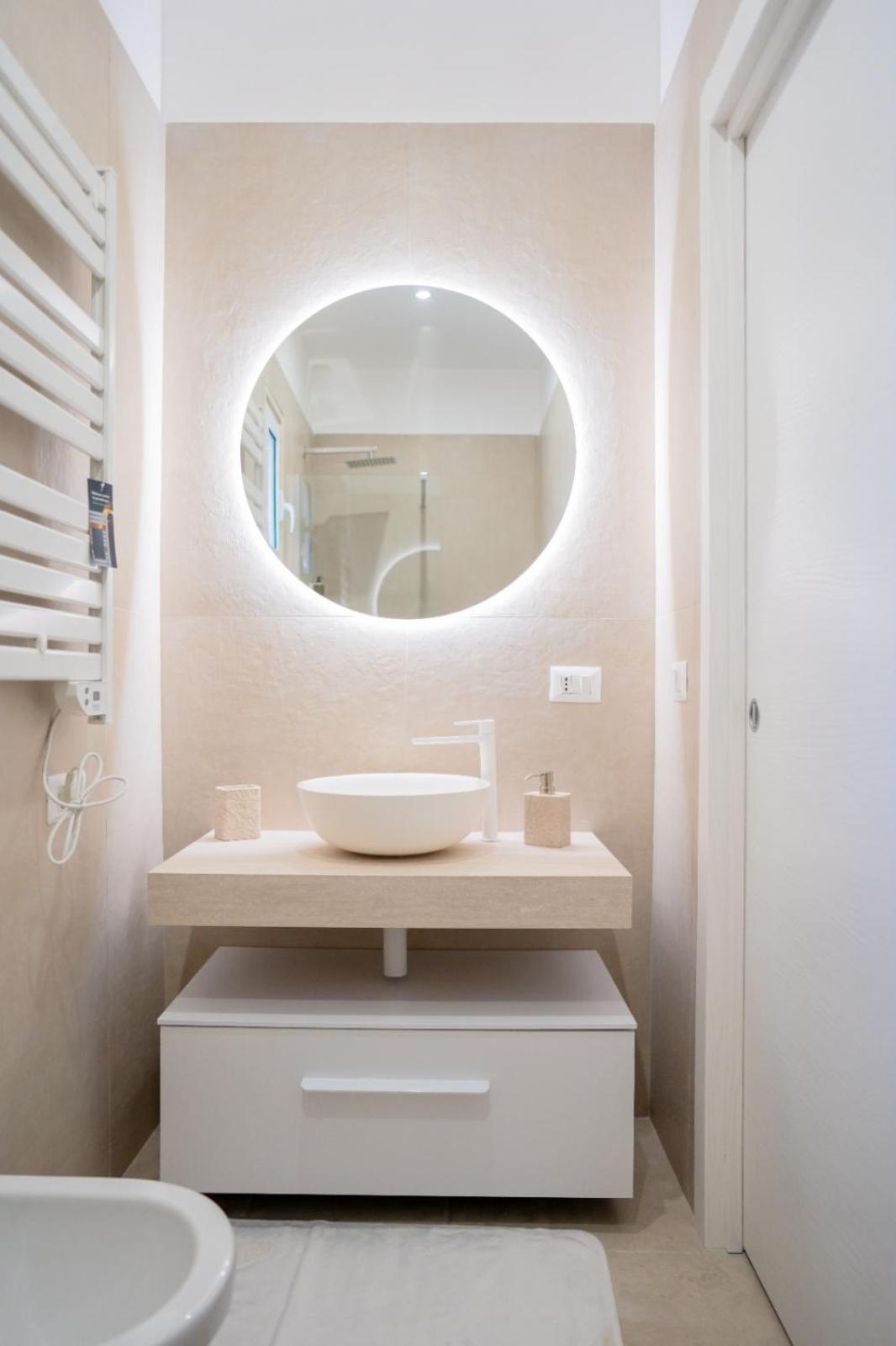Roses Suite & Apartments