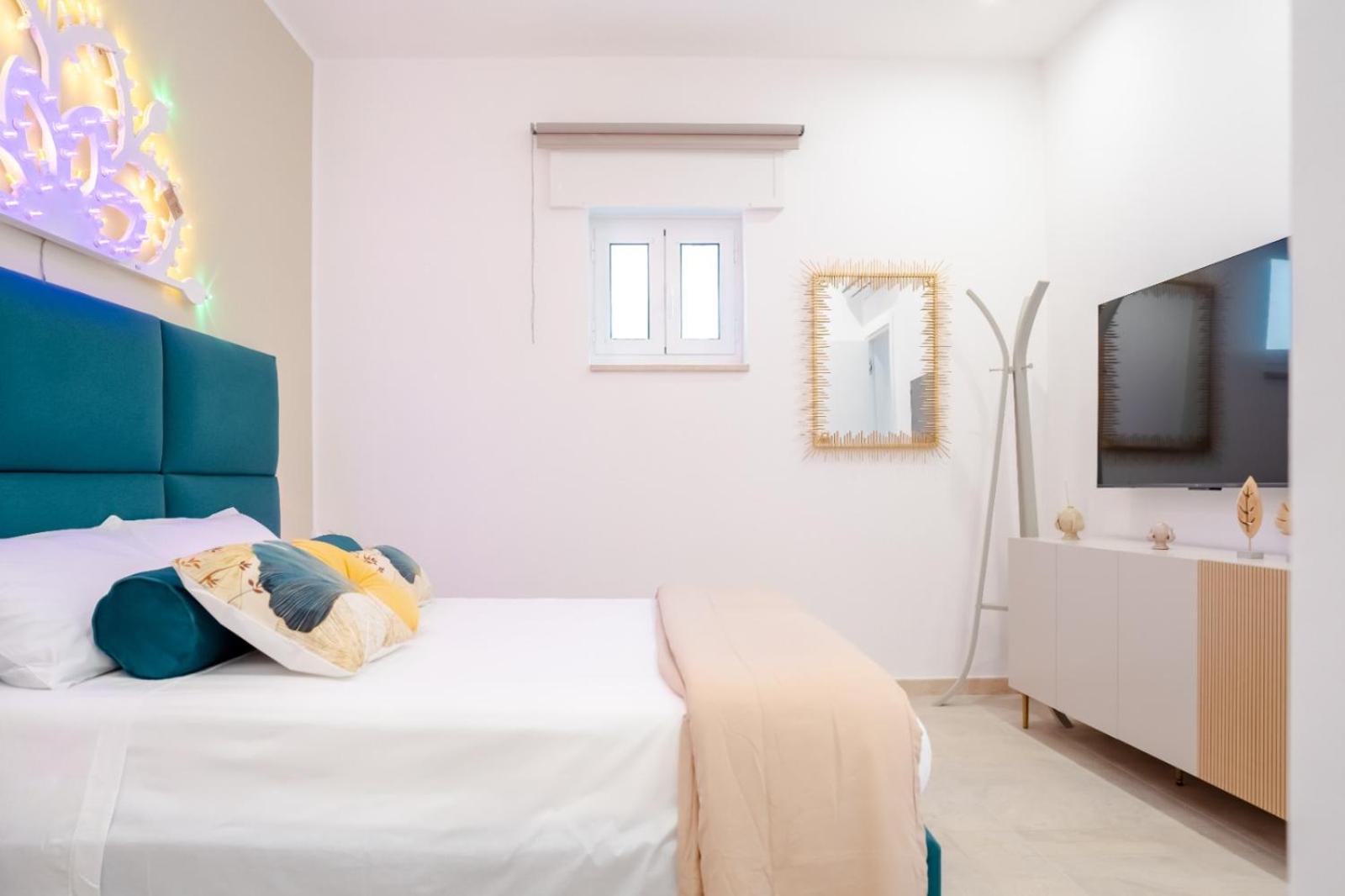 Roses Suite & Apartments