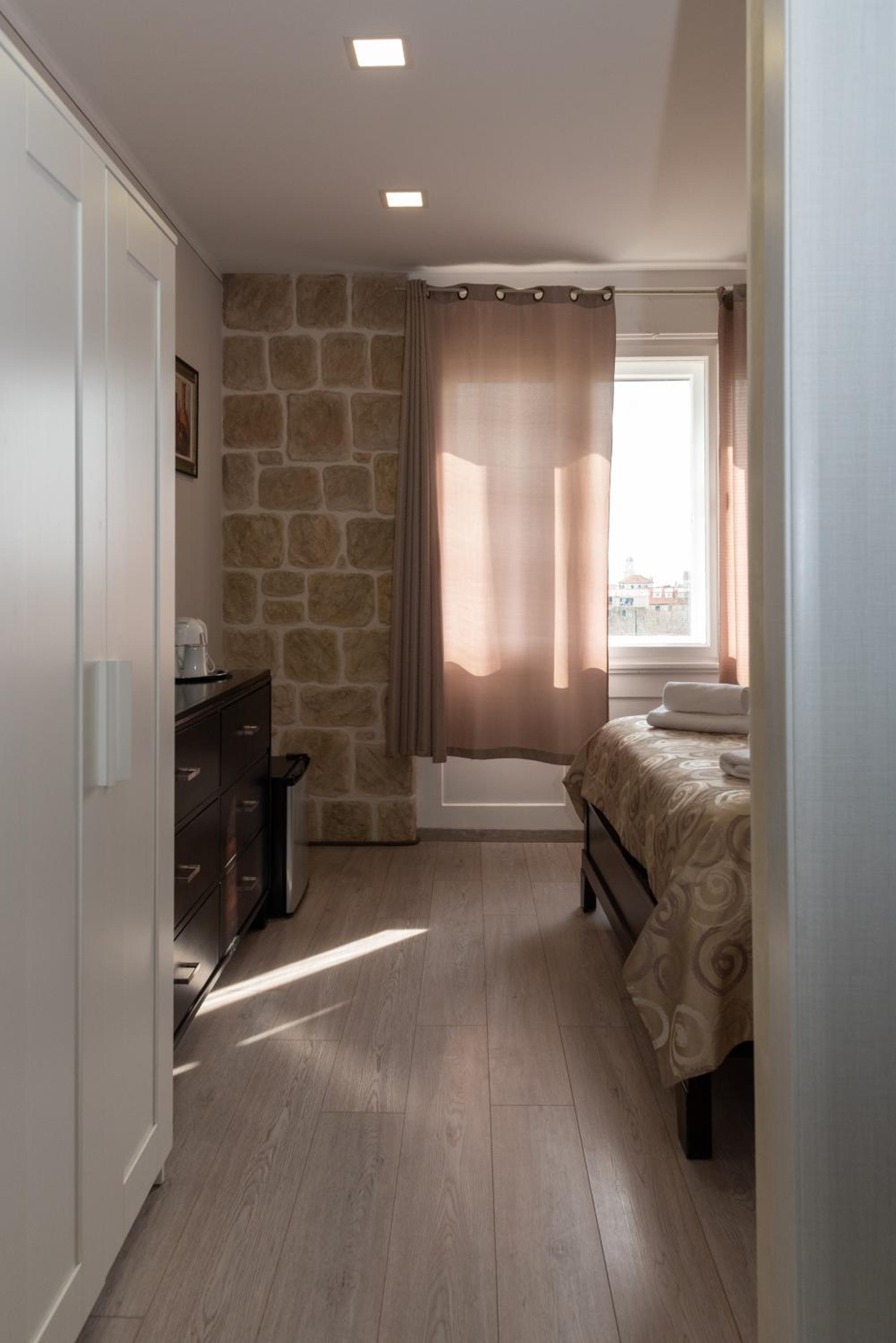 Queen Mary Luxury Rooms Split