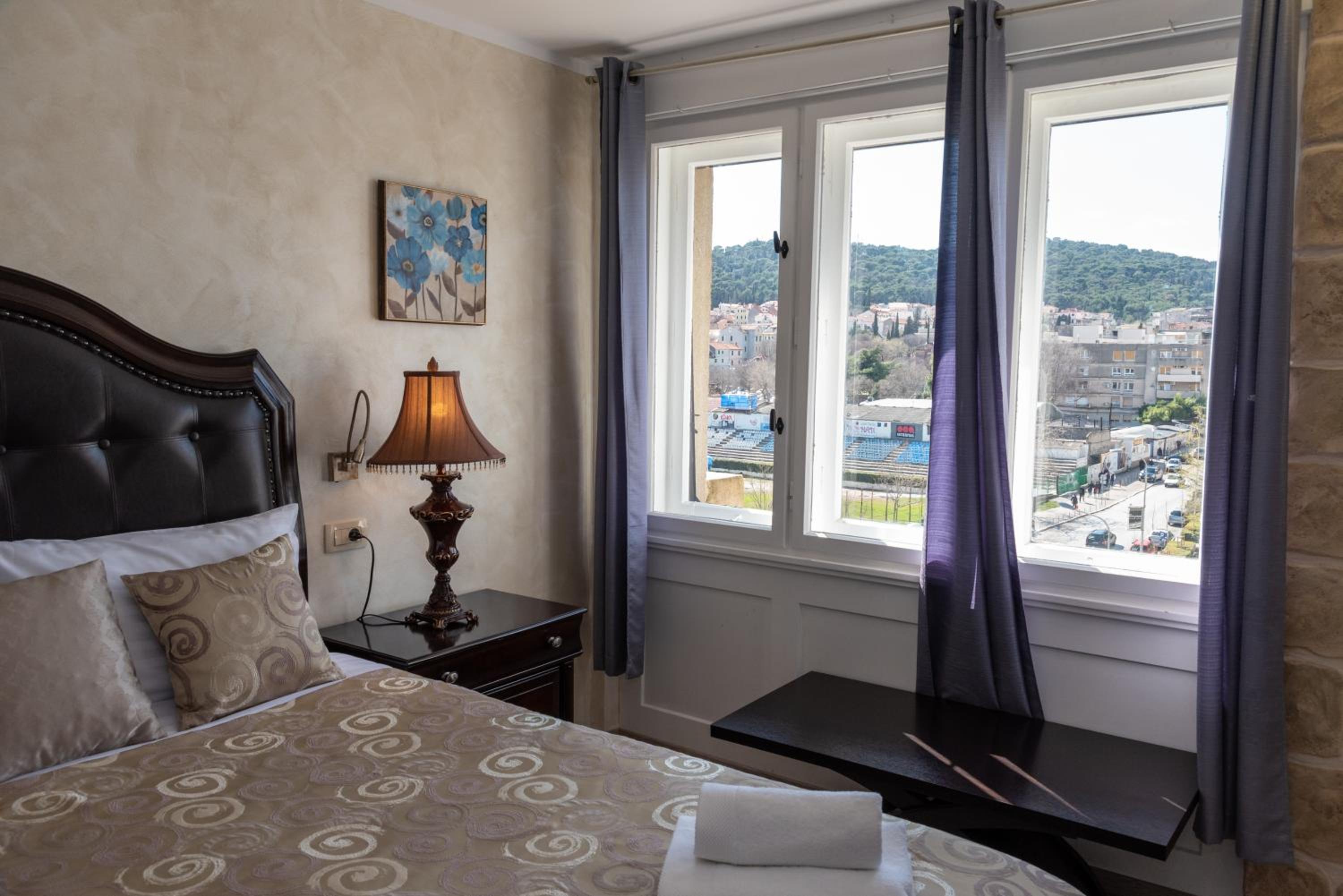 Queen Mary Luxury Rooms Split