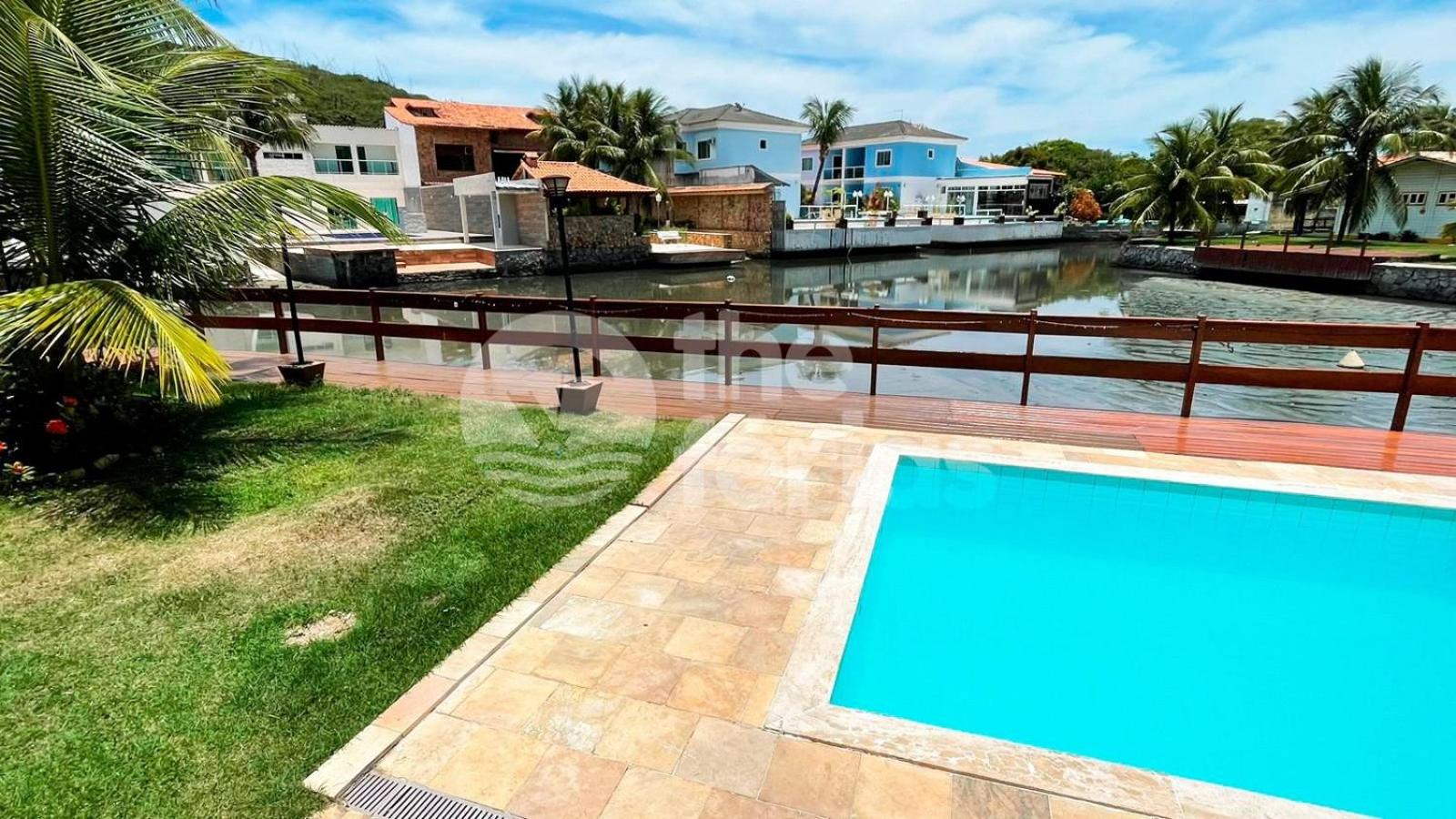 AP 2 qtos AC c/ piscina e churrasqueira em cond.