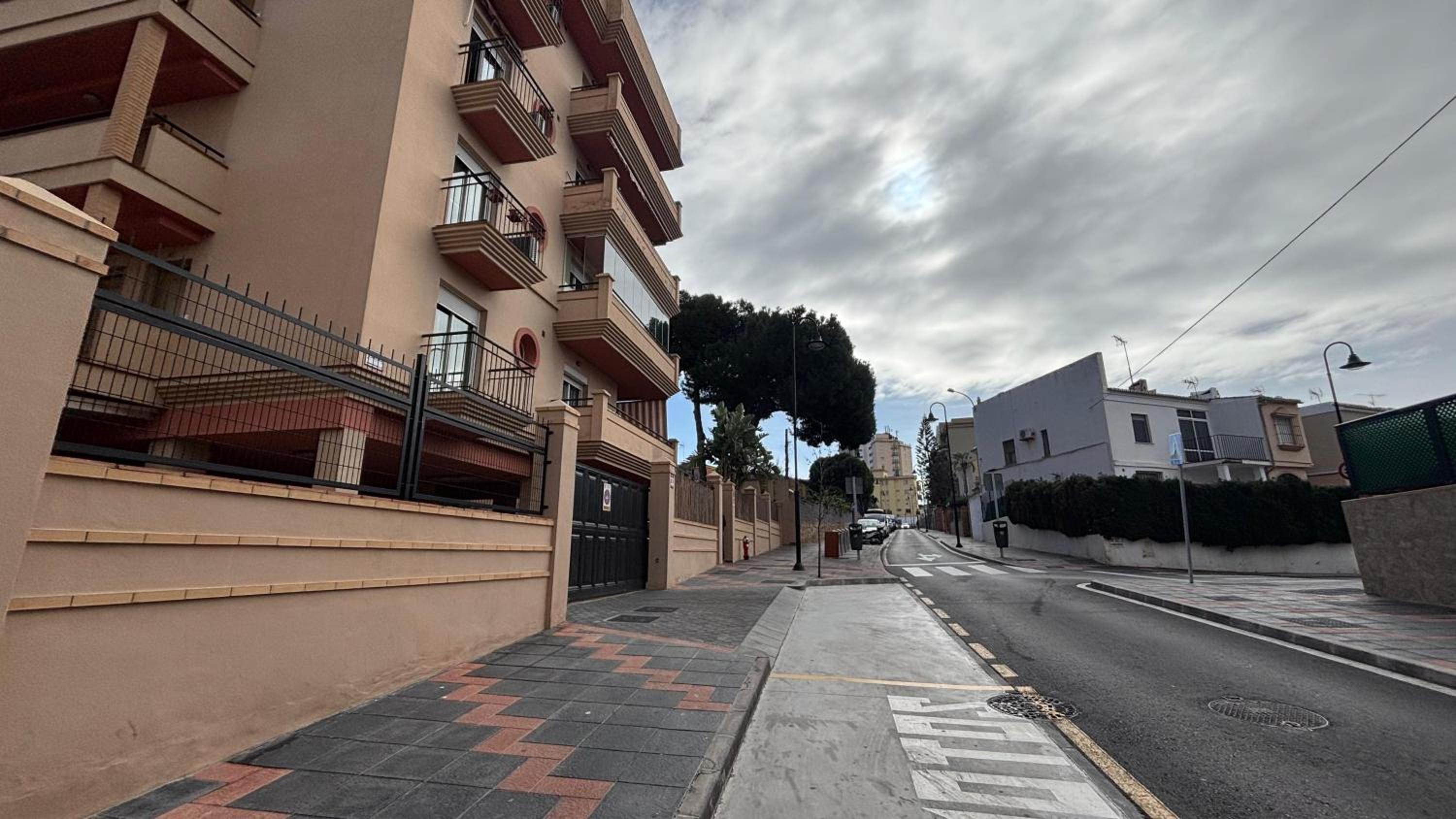 Apartamento nuevo con parking y piscina gratis