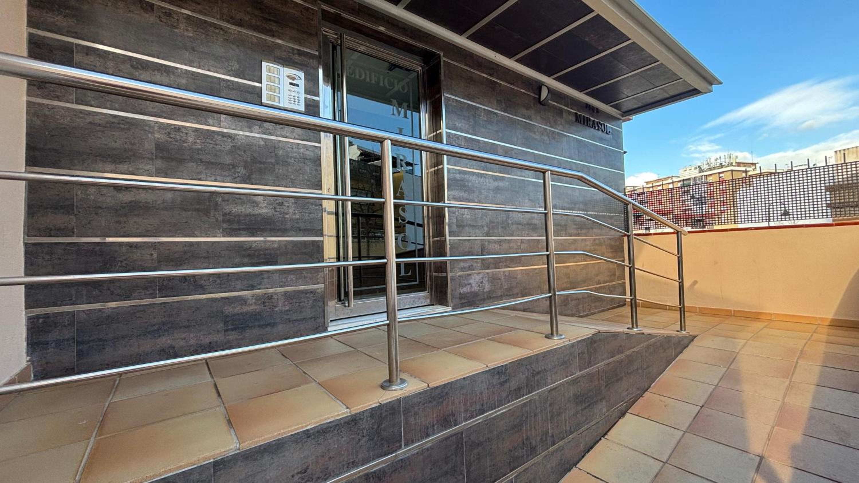 Apartamento nuevo con parking y piscina gratis