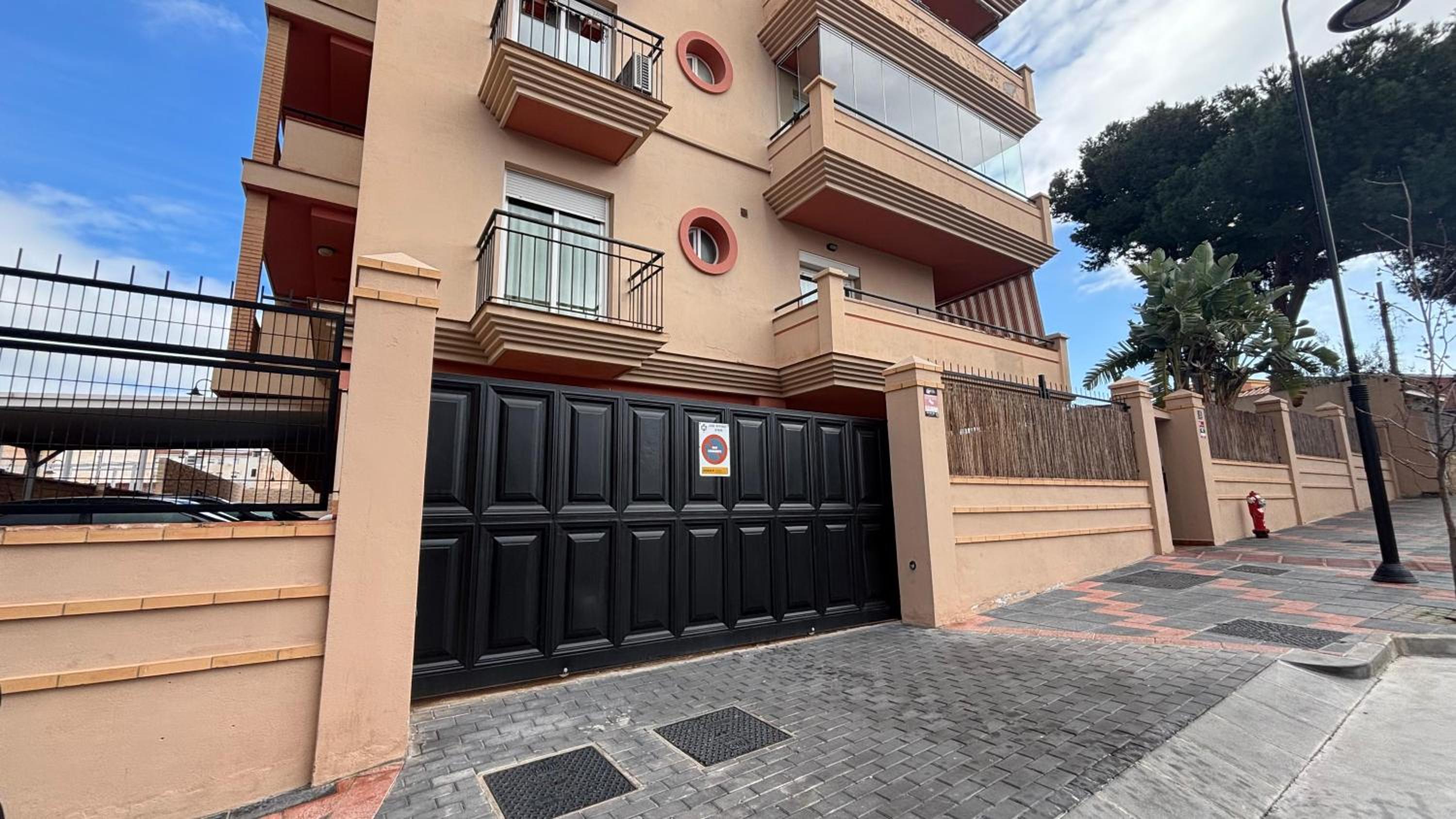Apartamento nuevo con parking y piscina gratis