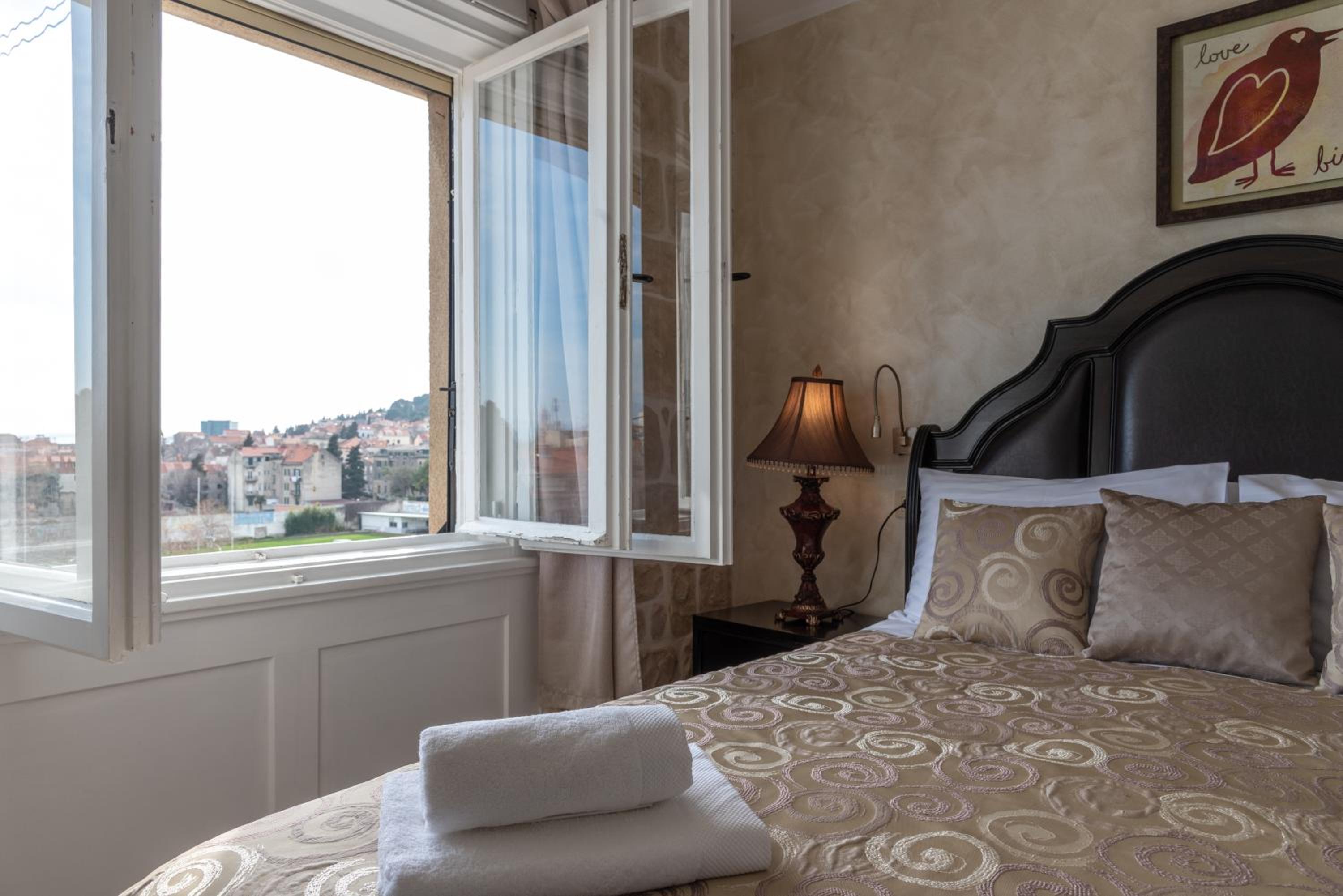 Queen Mary Luxury Rooms Split
