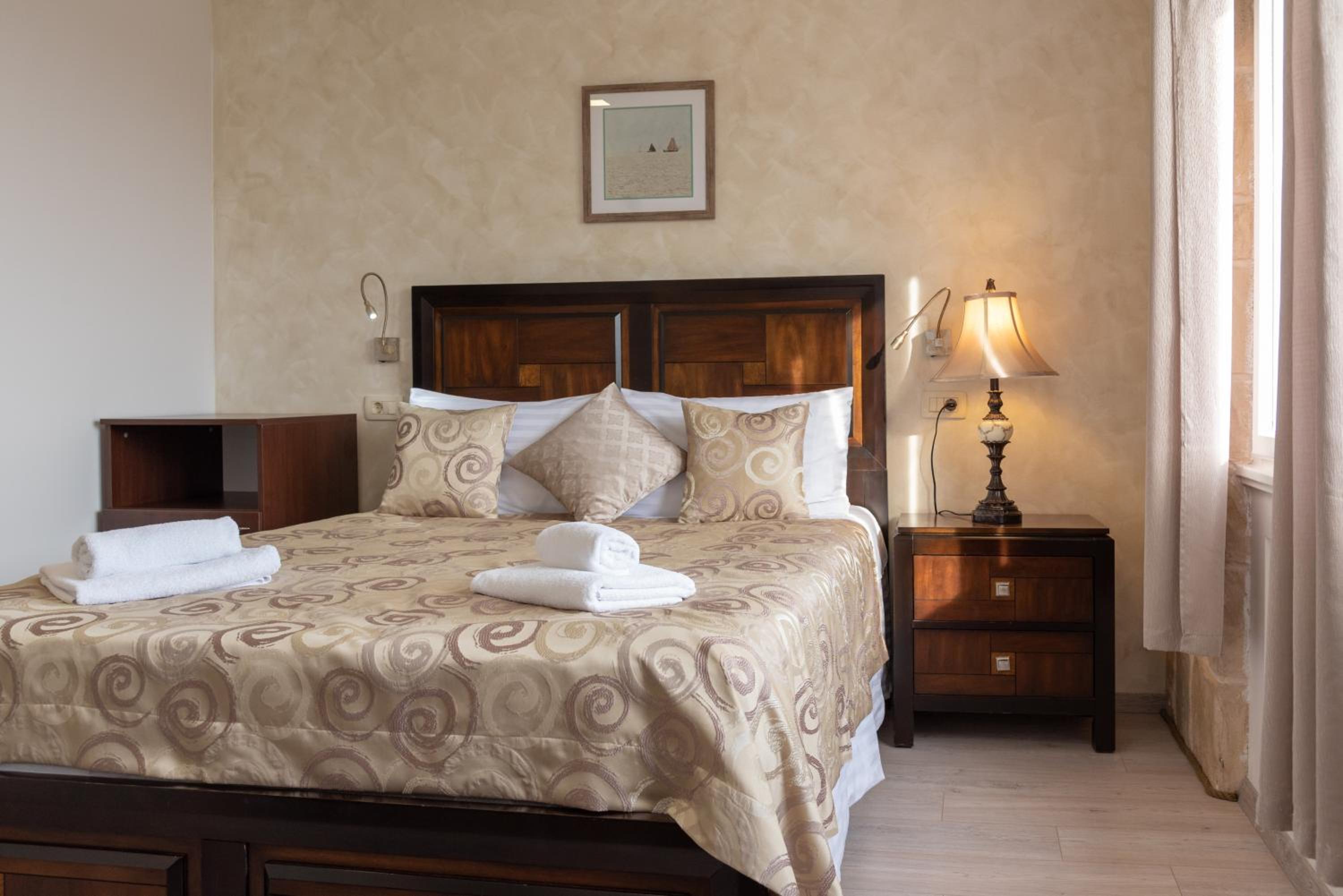 Queen Mary Luxury Rooms Split