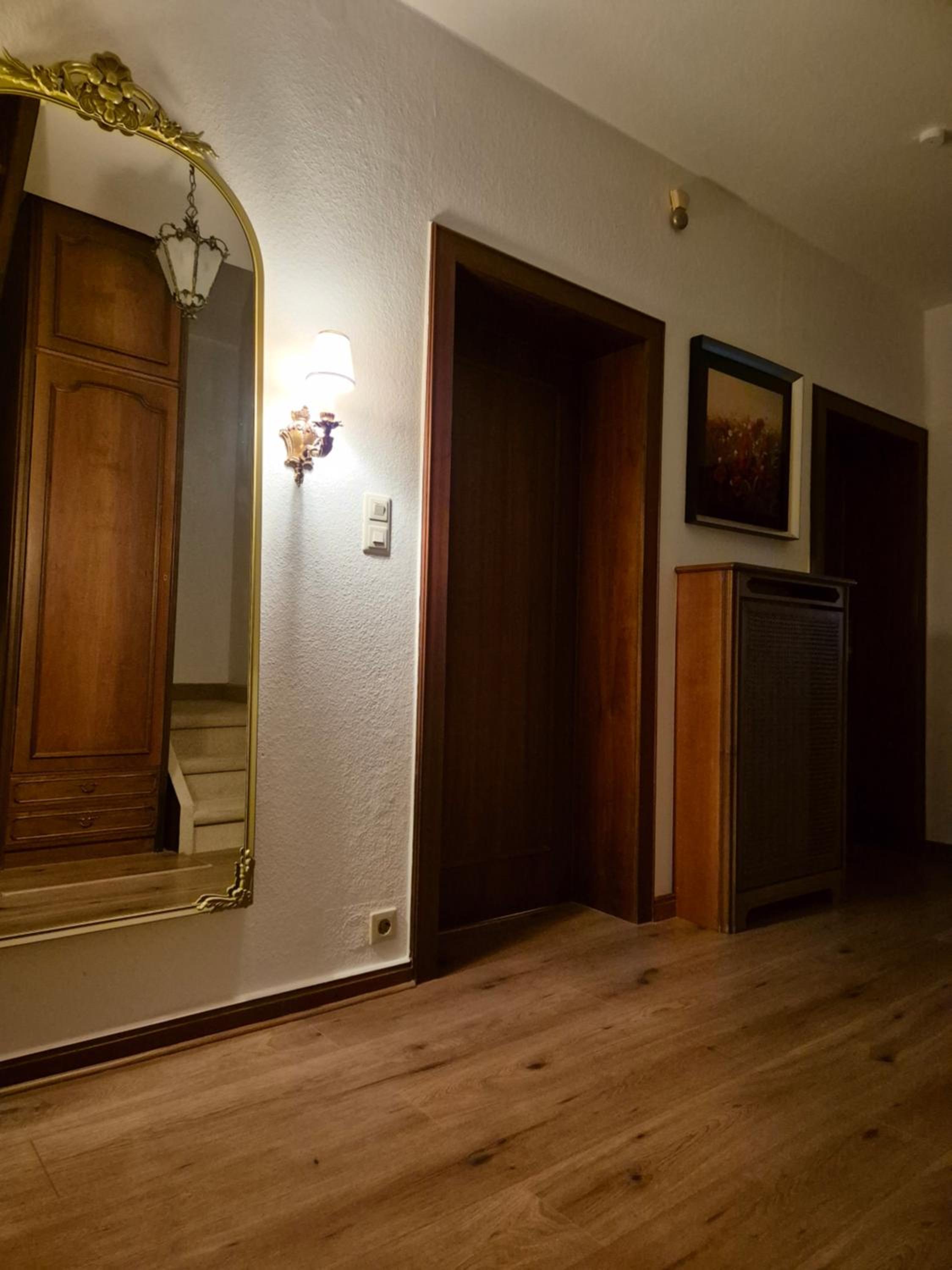 Gemütliches Privatzimmer mit französischem Doppelbett an der Universitätsklinik Mainz