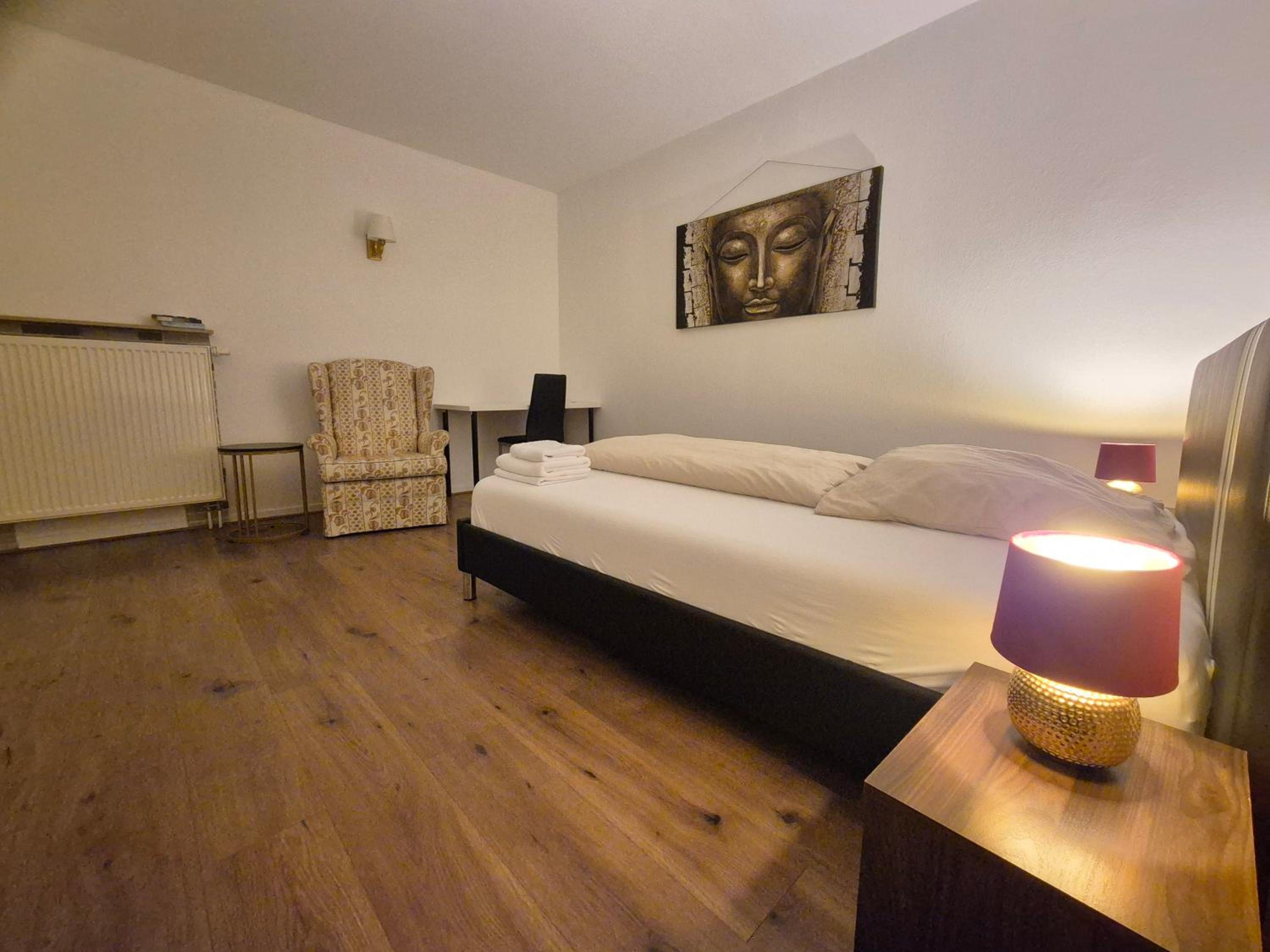 Gemütliches Privatzimmer mit französischem Doppelbett an der Universitätsklinik Mainz