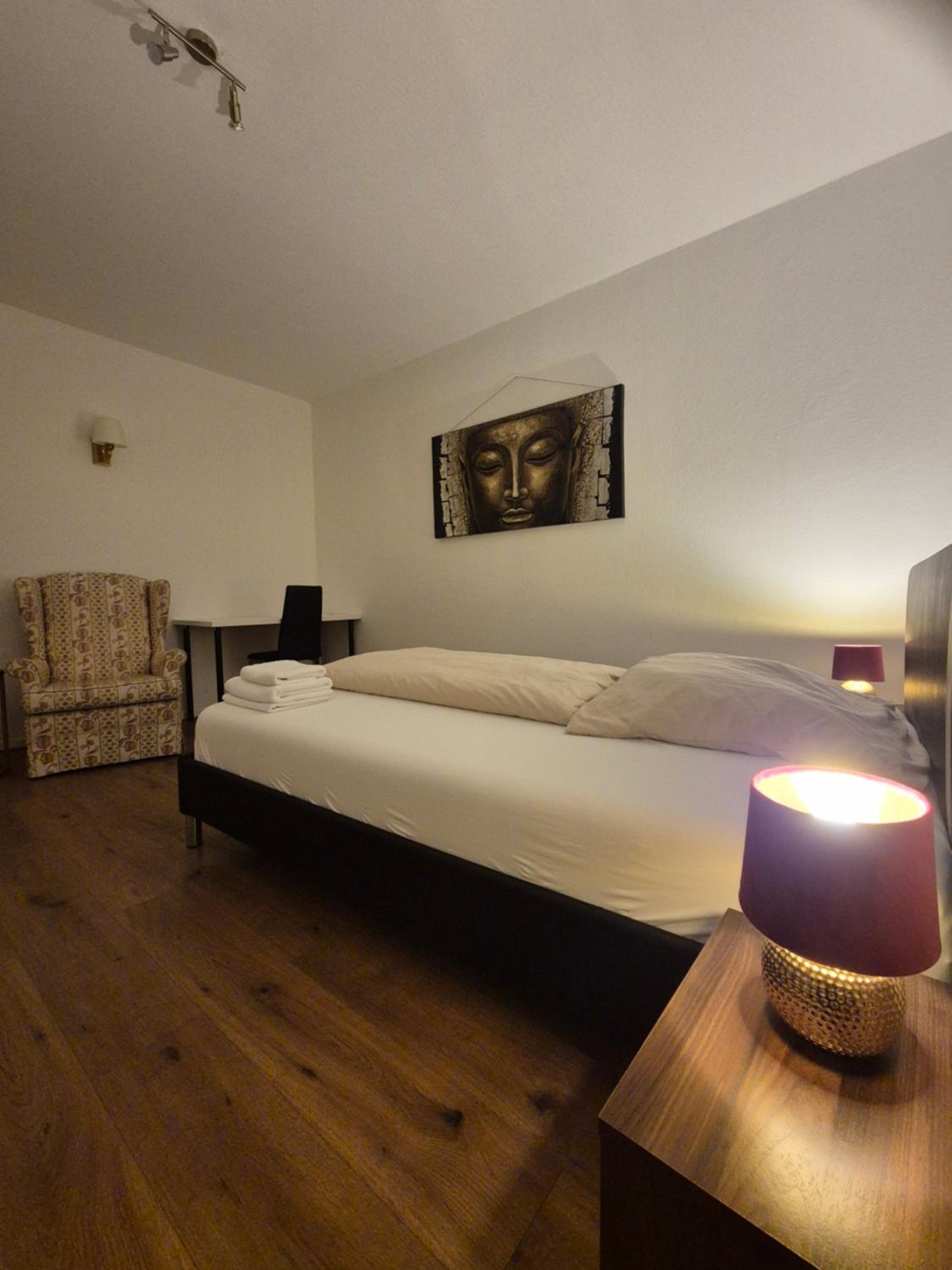 Gemütliches Privatzimmer mit französischem Doppelbett an der Universitätsklinik Mainz