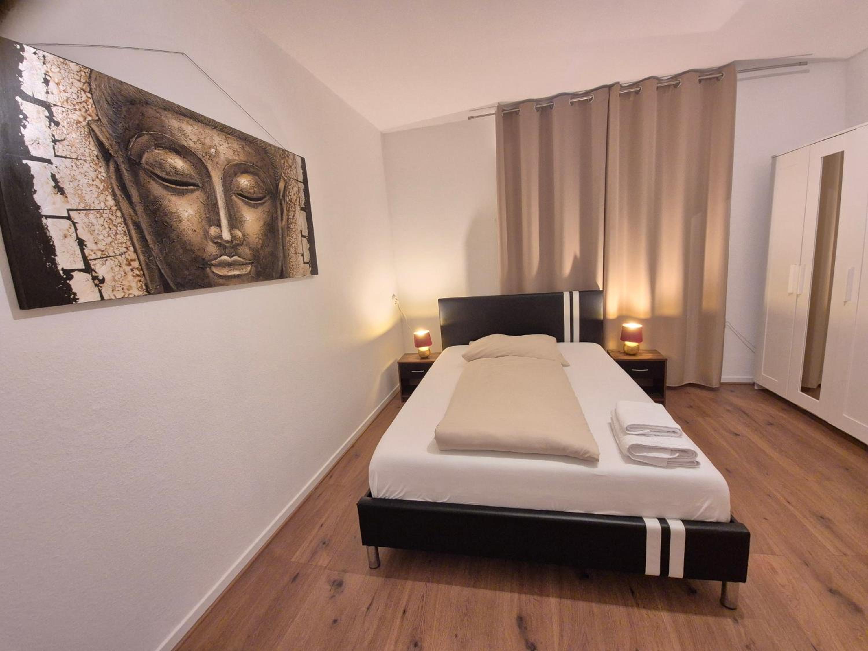 Gemütliches Privatzimmer mit französischem Doppelbett an der Universitätsklinik Mainz