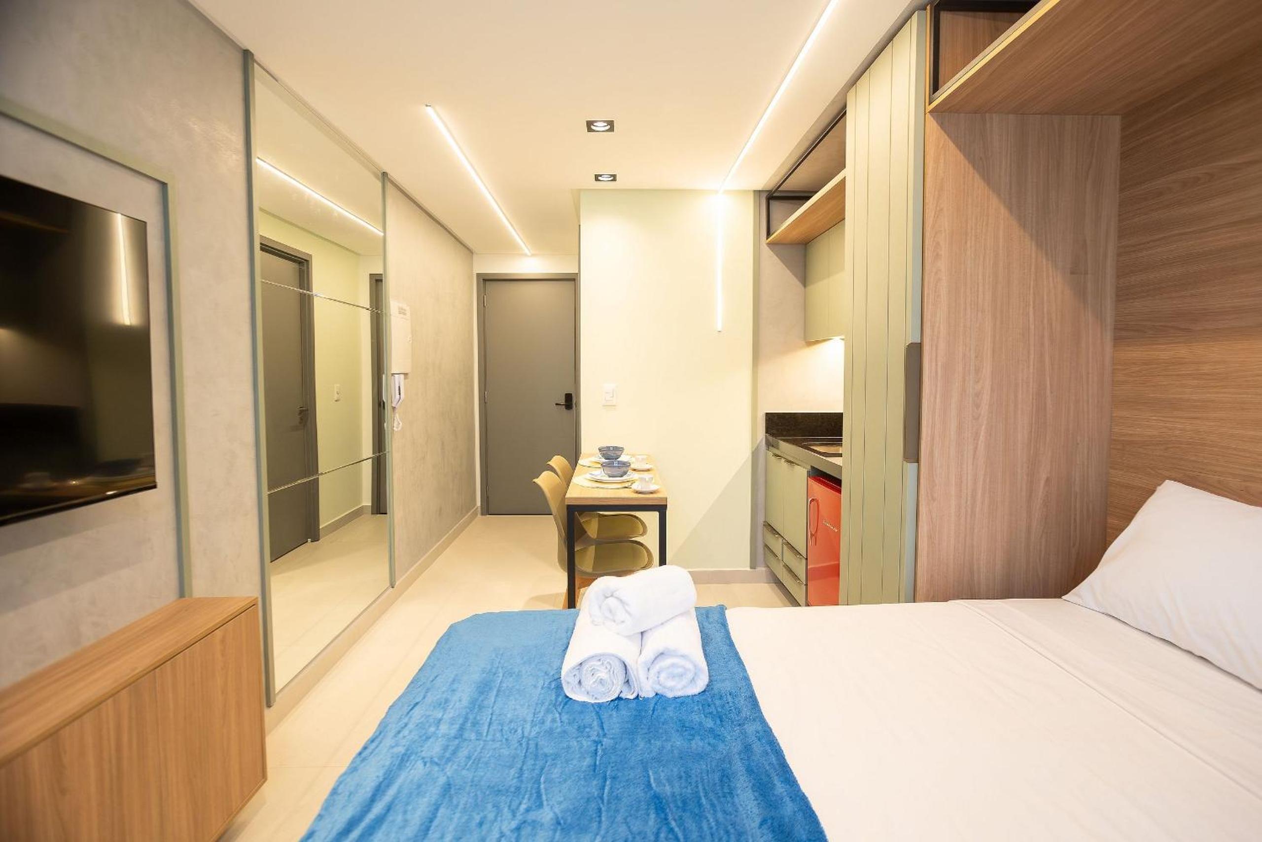 Breeze Residence #413 Beach Access by Carpediem