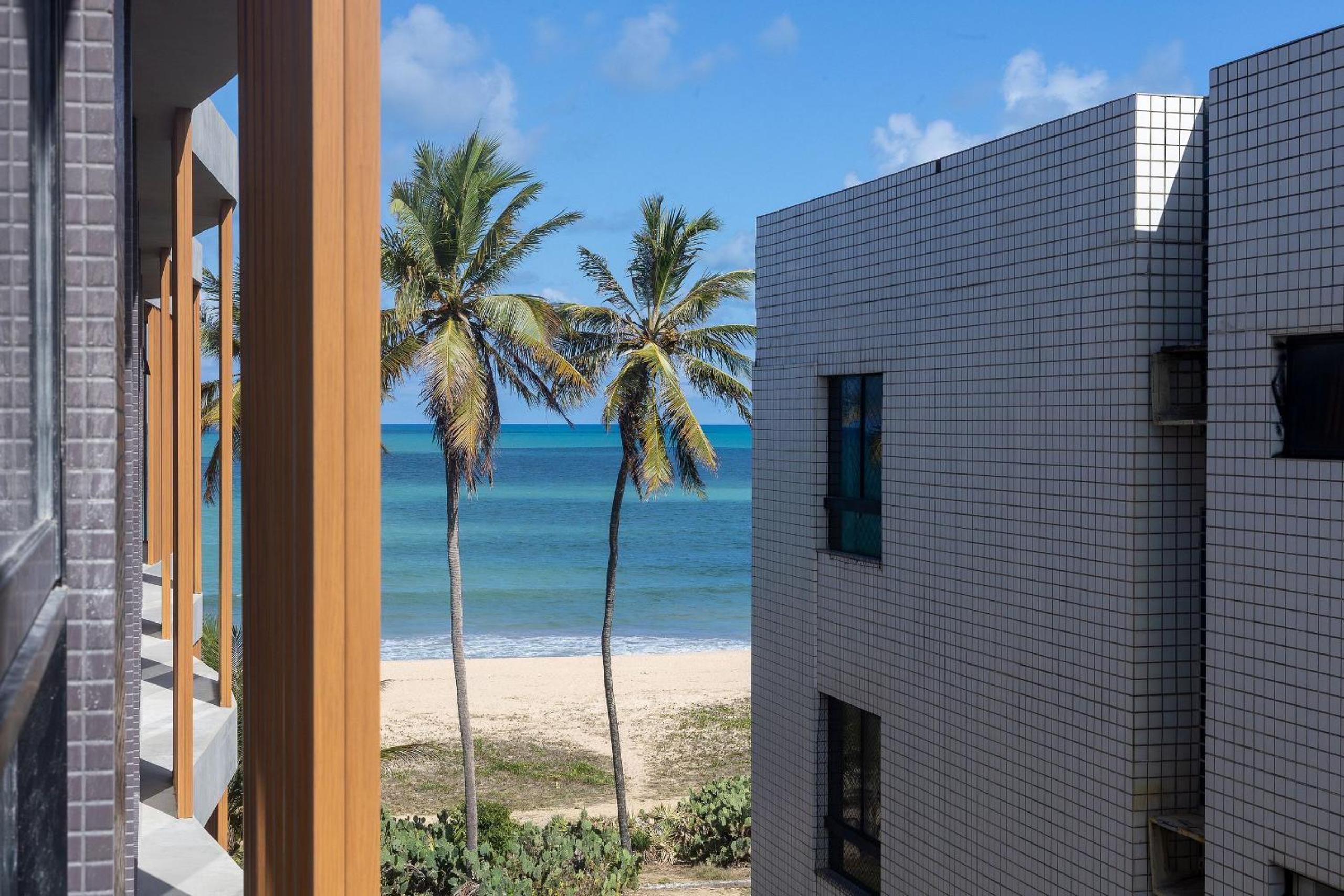 Breeze Residence #413 Beach Access by Carpediem