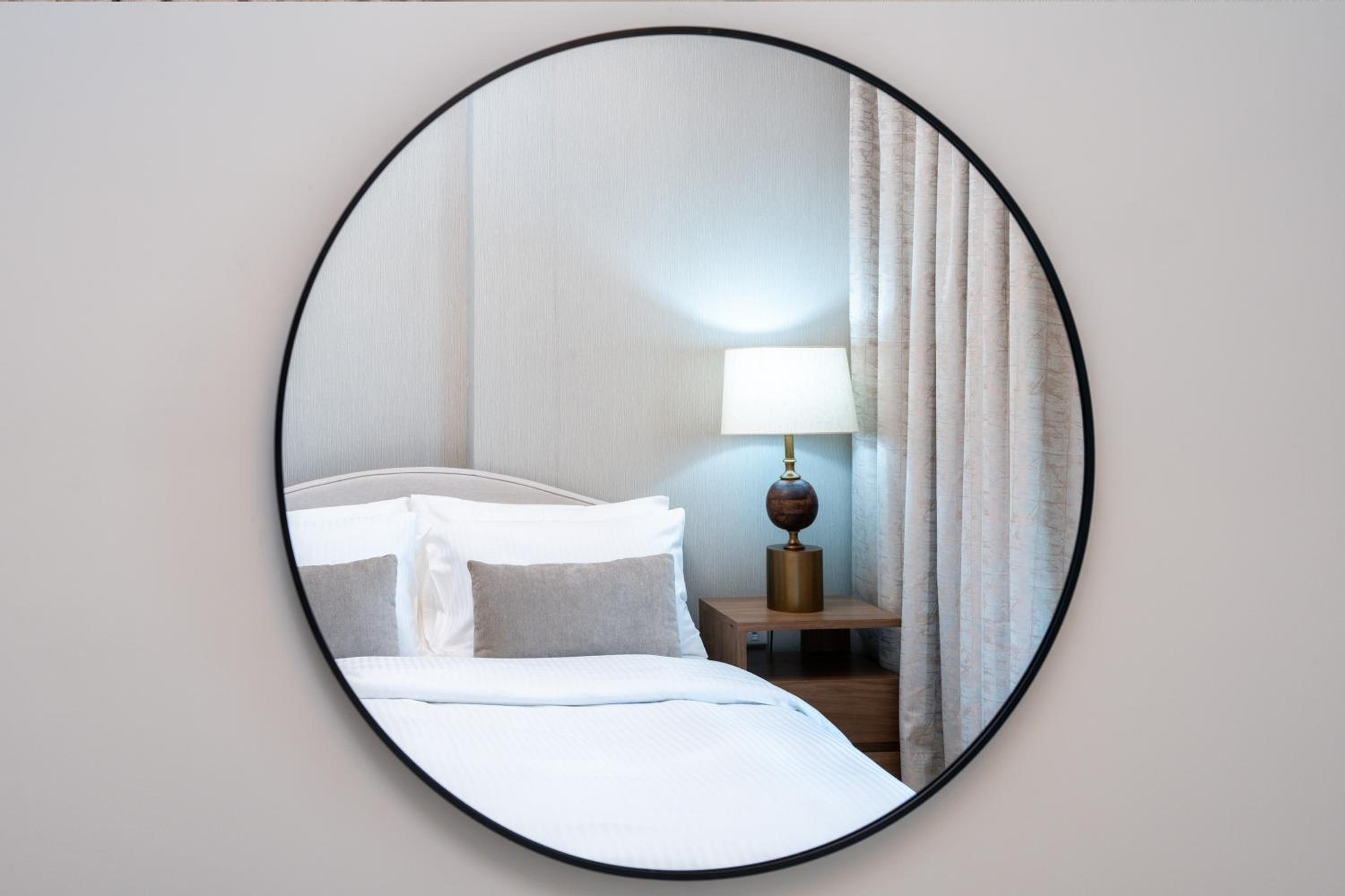 Keyrock Living - Lakeview Escape in Business Bay