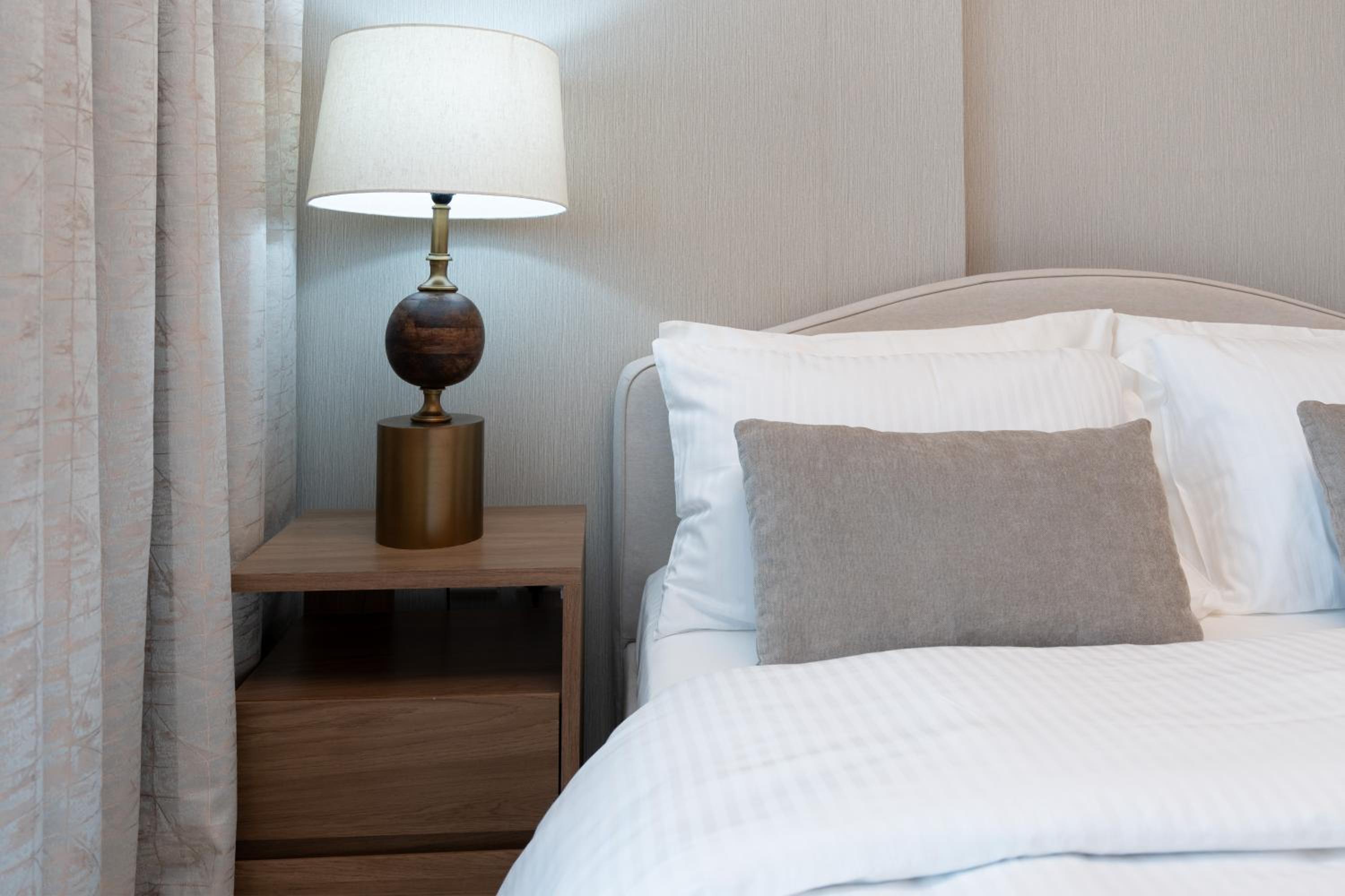 Keyrock Living - Lakeview Escape in Business Bay