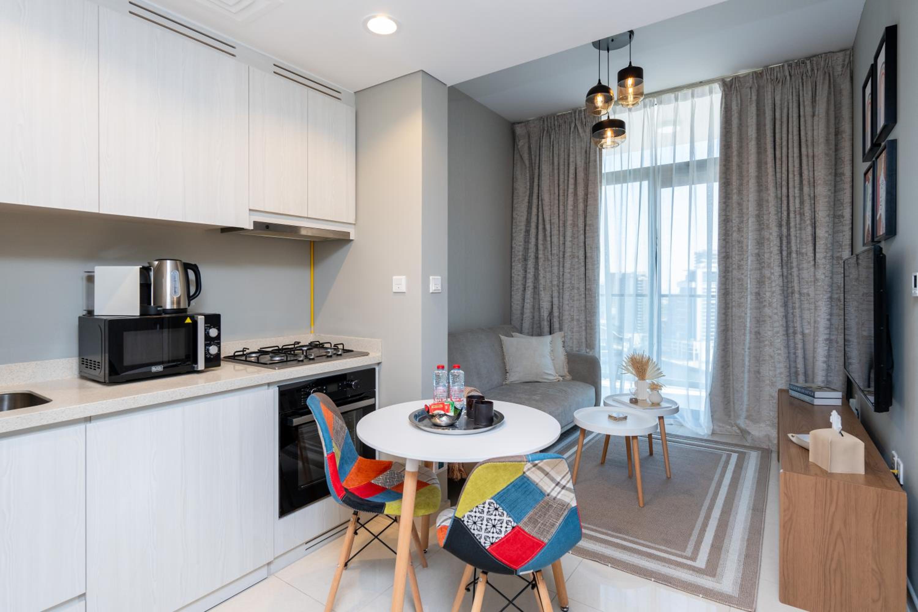 Keyrock Living - Lakeview Escape in Business Bay