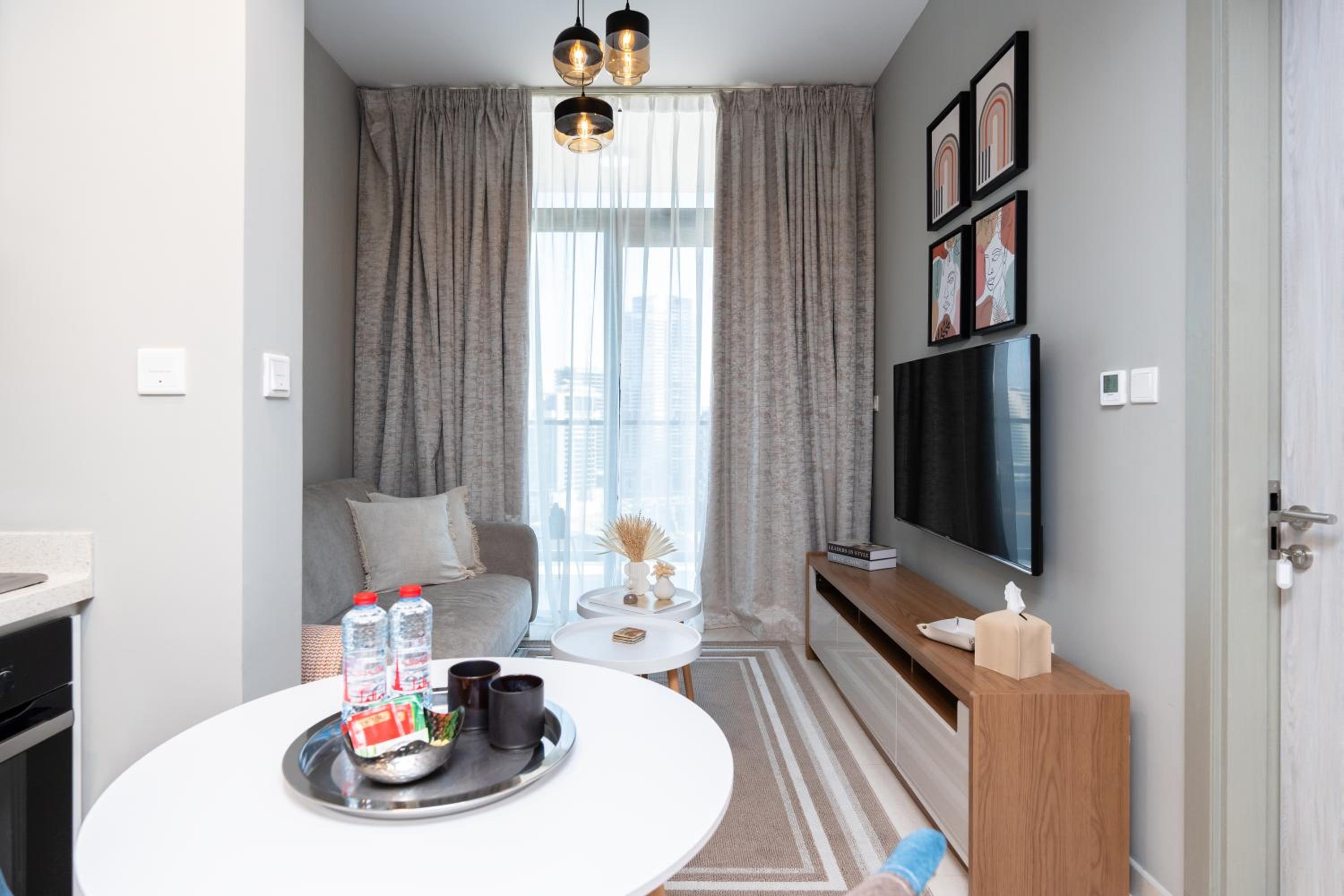 Keyrock Living - Lakeview Escape in Business Bay