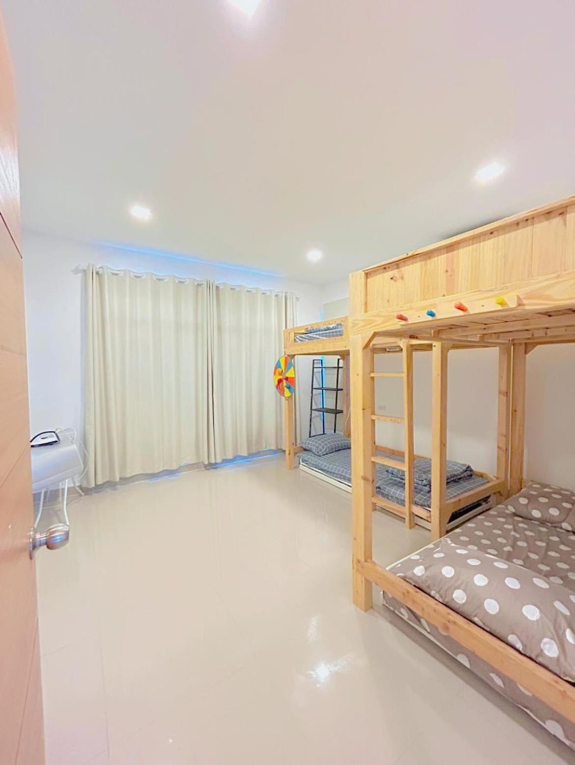 Victoria Poolvilla Pattaya by Chon