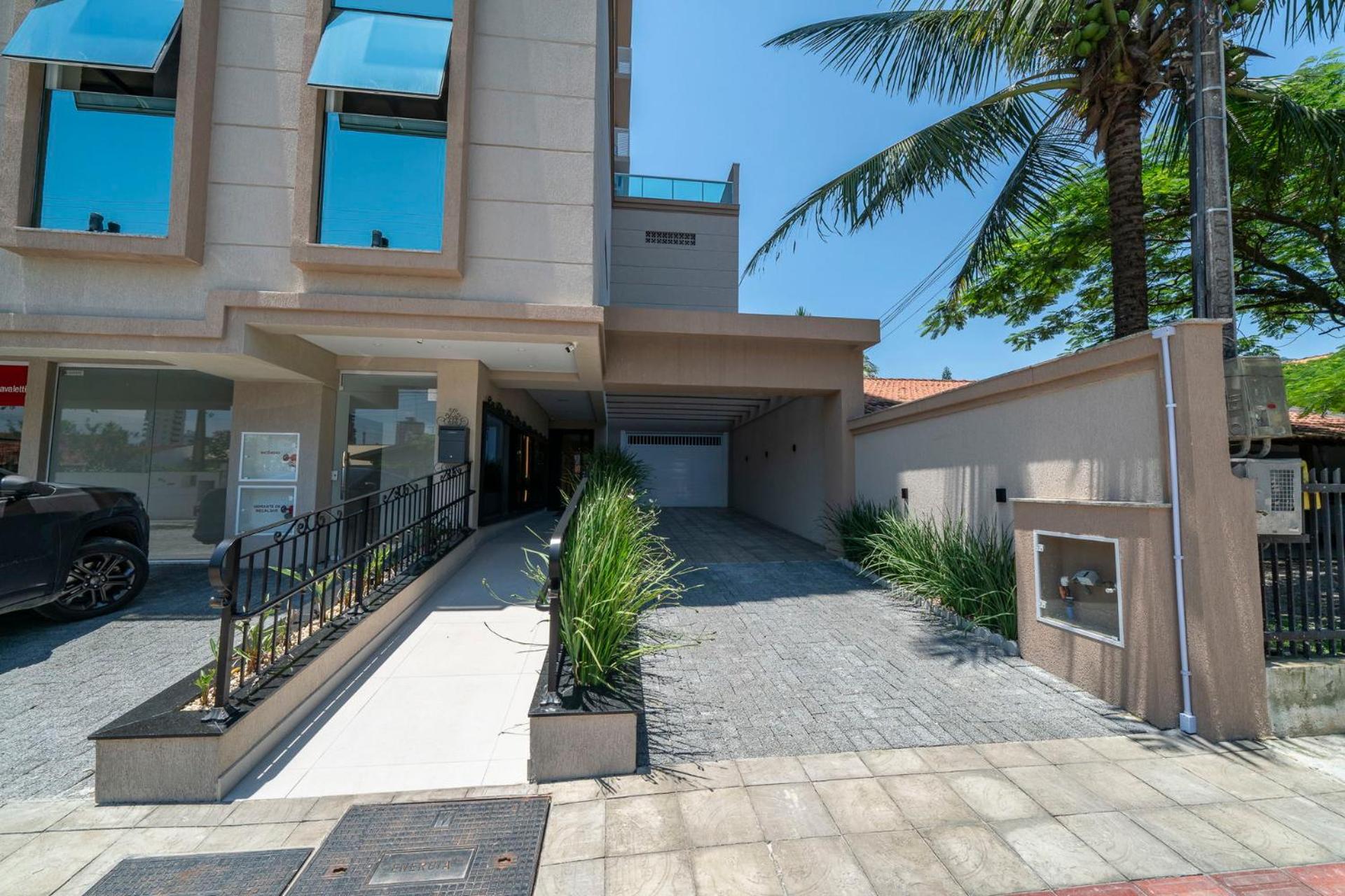 Confortável e Novo Próx. Praia - Porto Belo PX5674