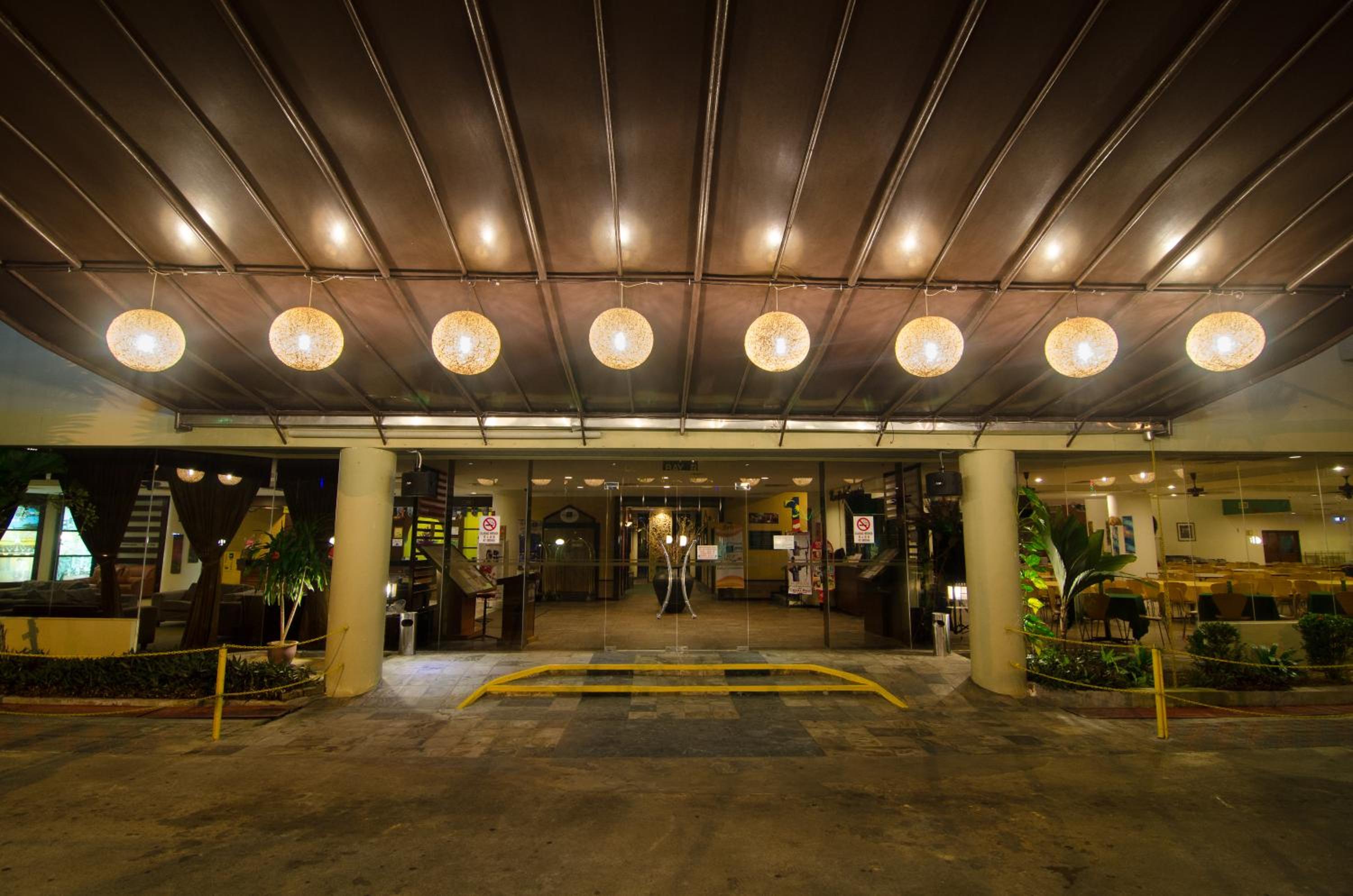 Coral Bay Resort