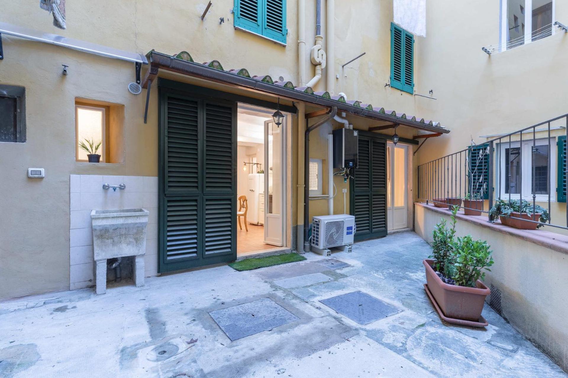 San Ambrogio Courtyard in Florence