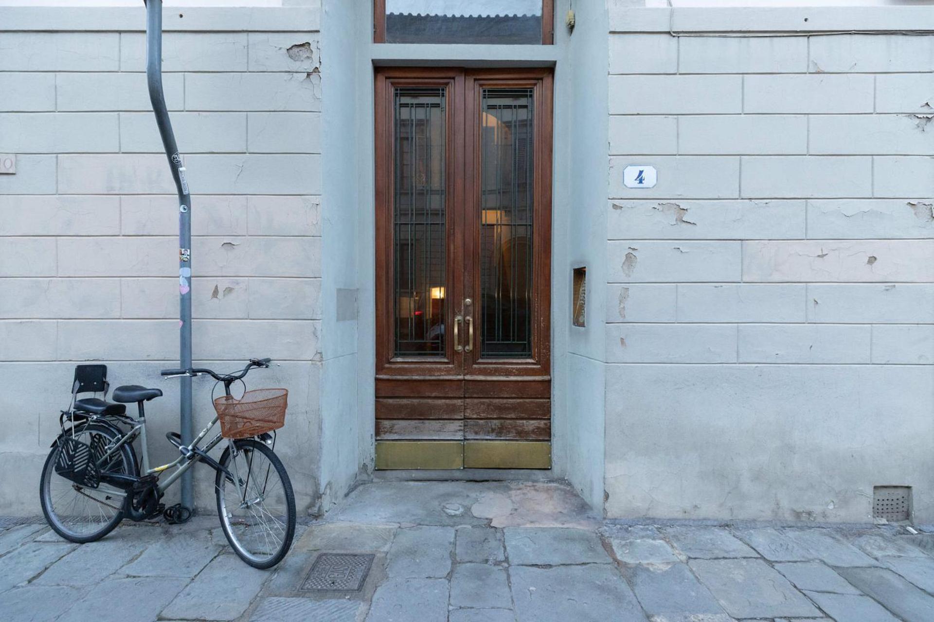 San Ambrogio Courtyard in Florence