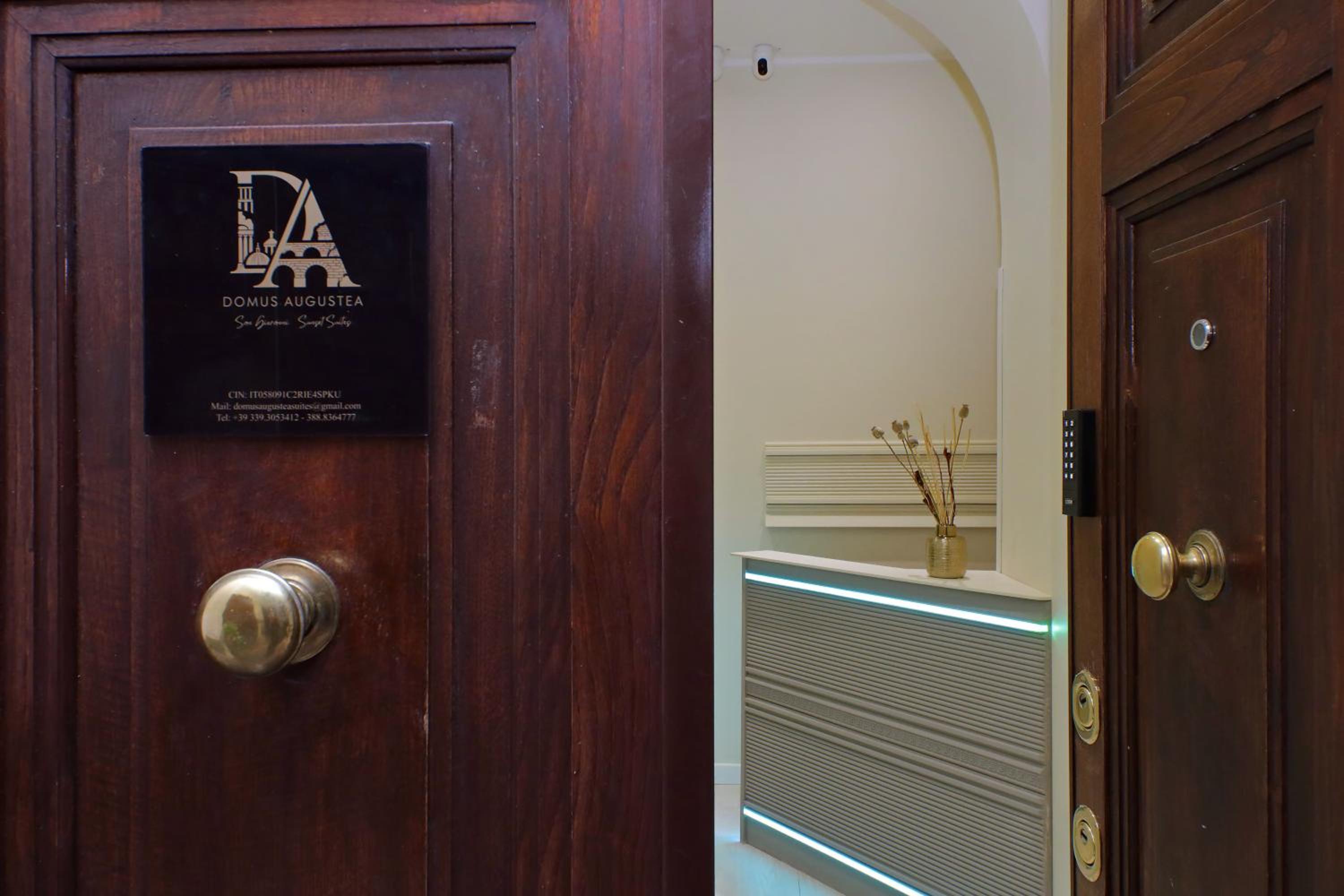 Domus Augustea - San Giovanni Sunset Suites