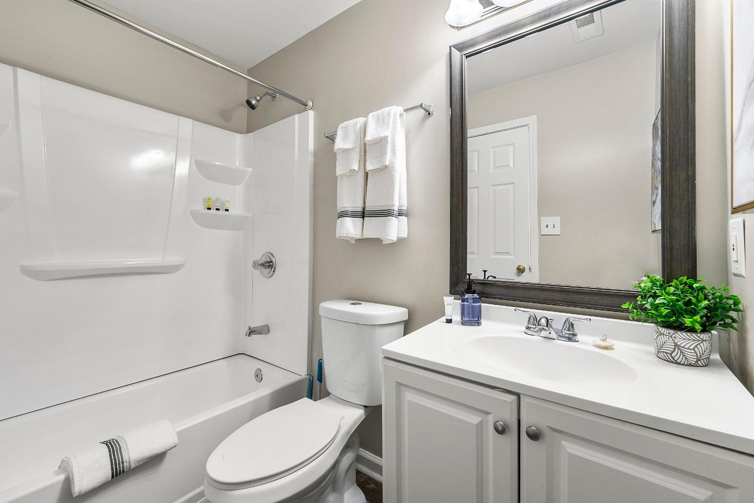 Upper Westside 2BR Free Parking & Wi-Fi