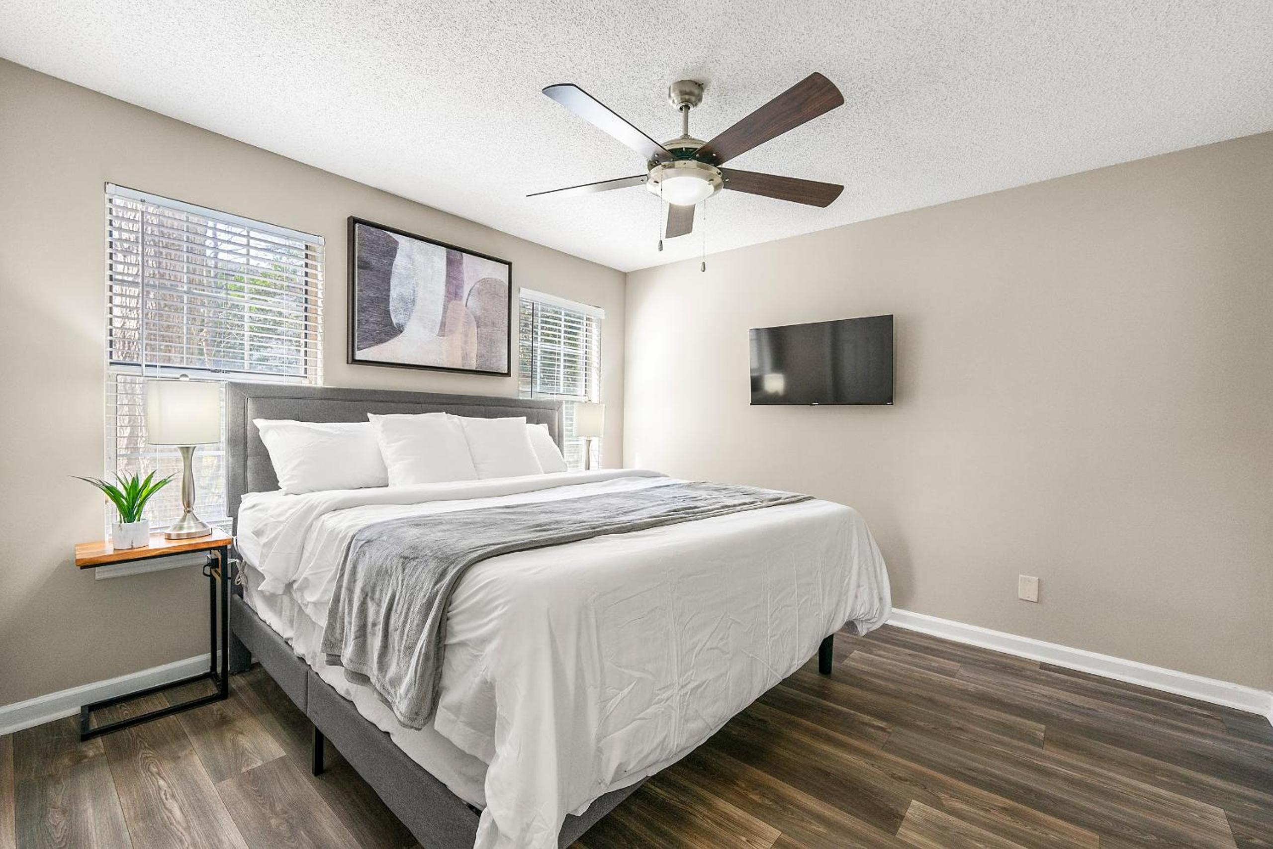 Upper Westside 2BR Free Parking & Wi-Fi