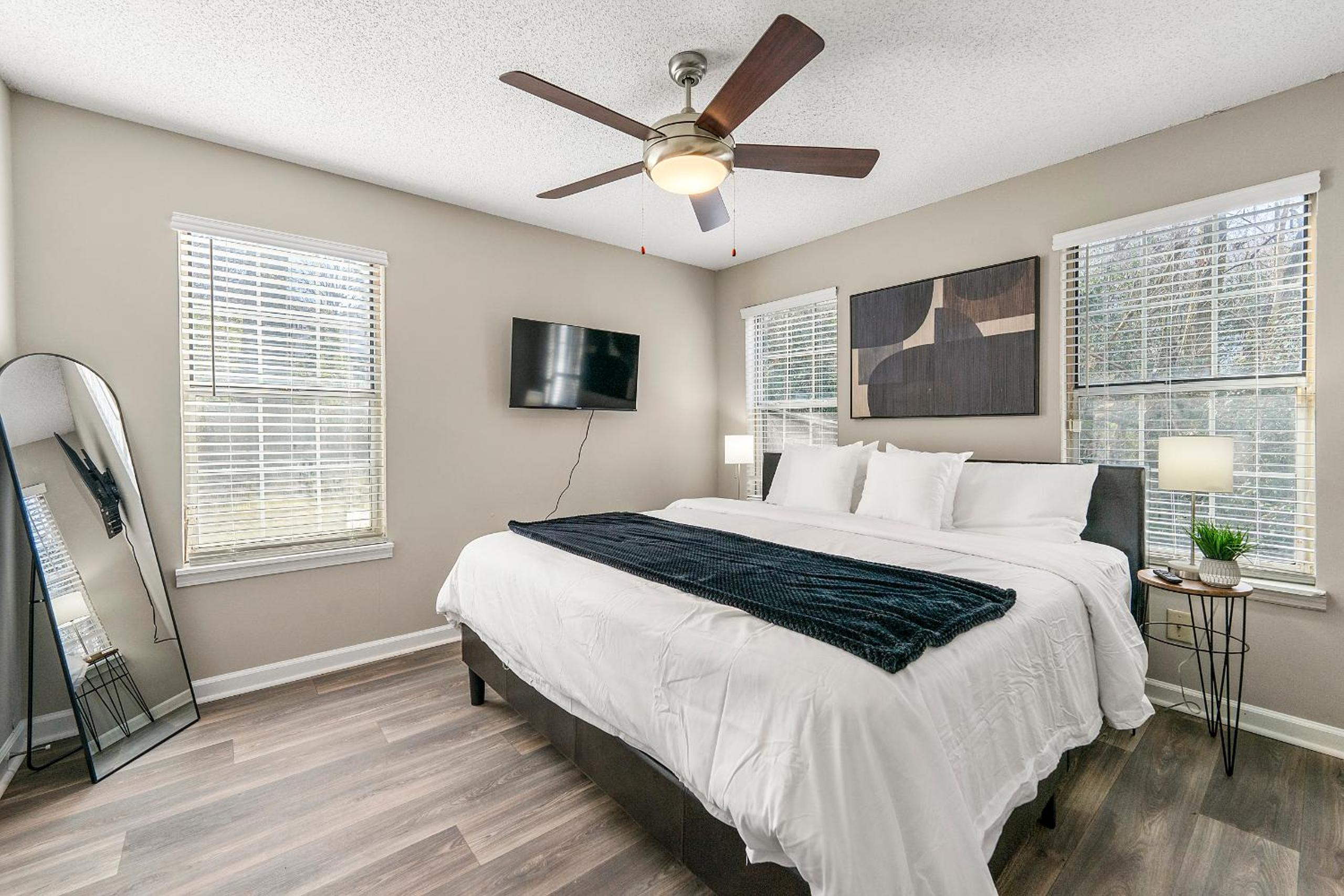 Upper Westside 2BR Free Parking & Wi-Fi