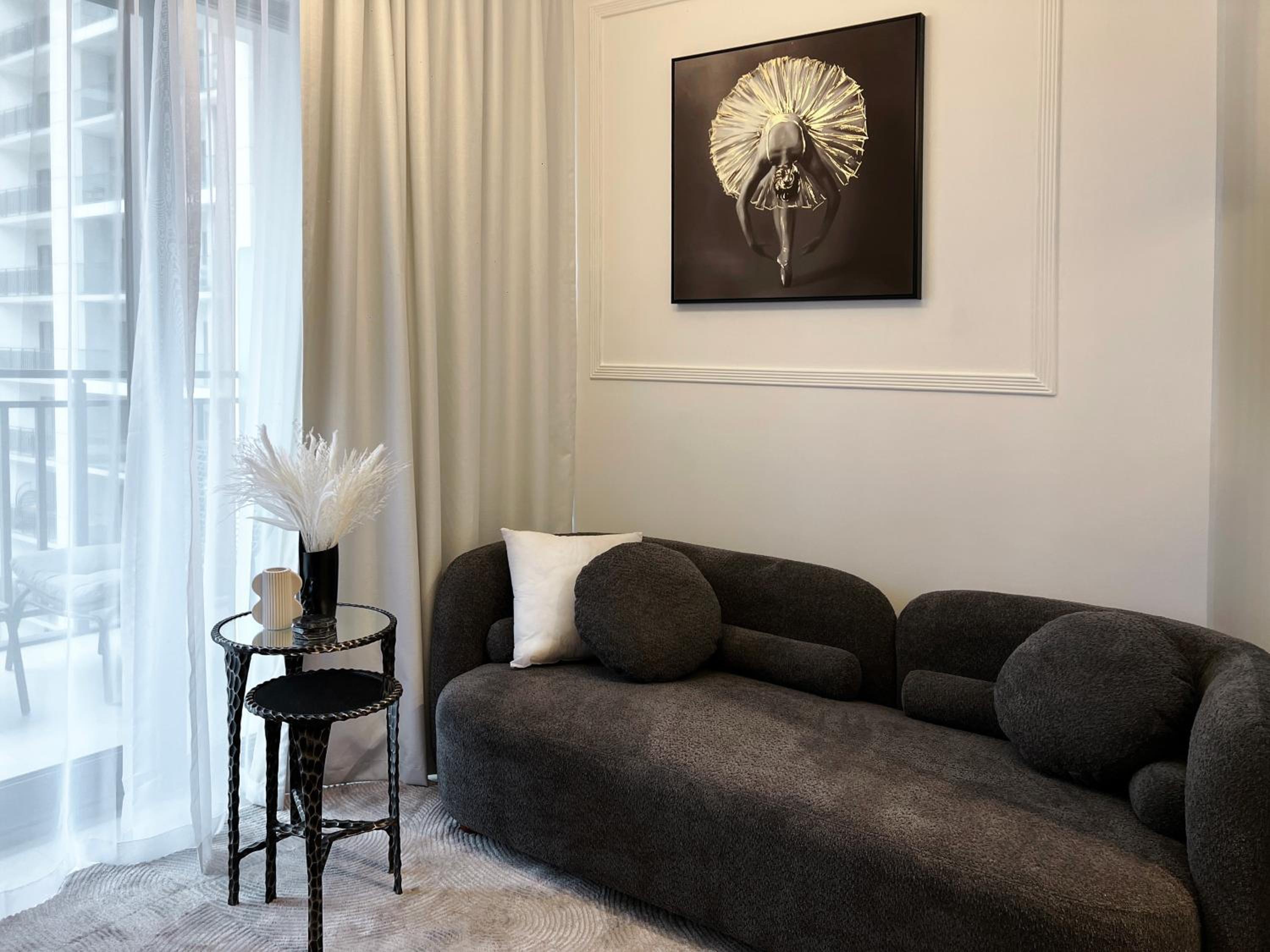 Exclusive Lakeview Haven - Zada Tower by Keyrock Living