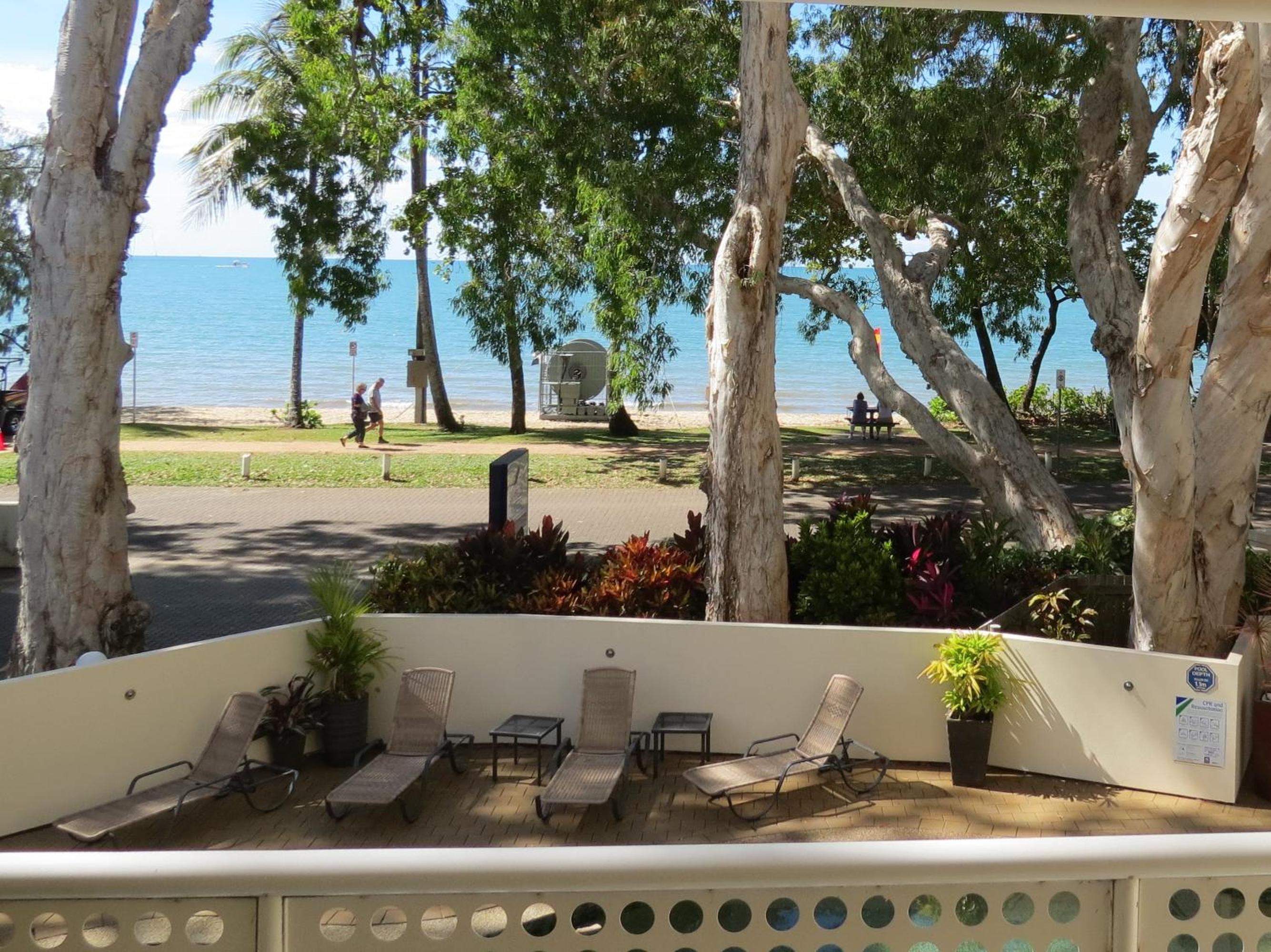 On Palm Cove Beachfront Apartments