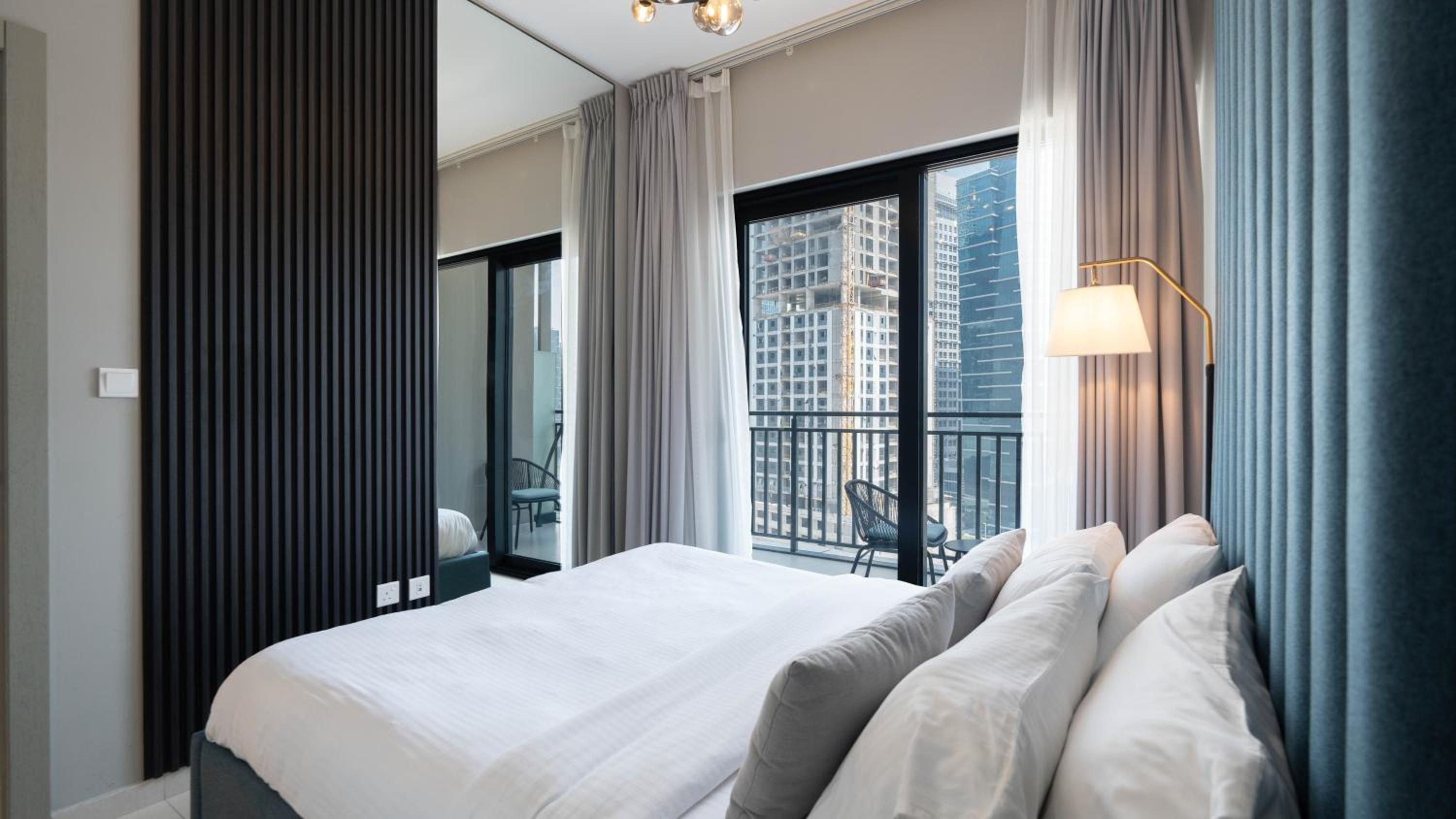 Keyrock Living - Lakeview Retreat in Business Bay