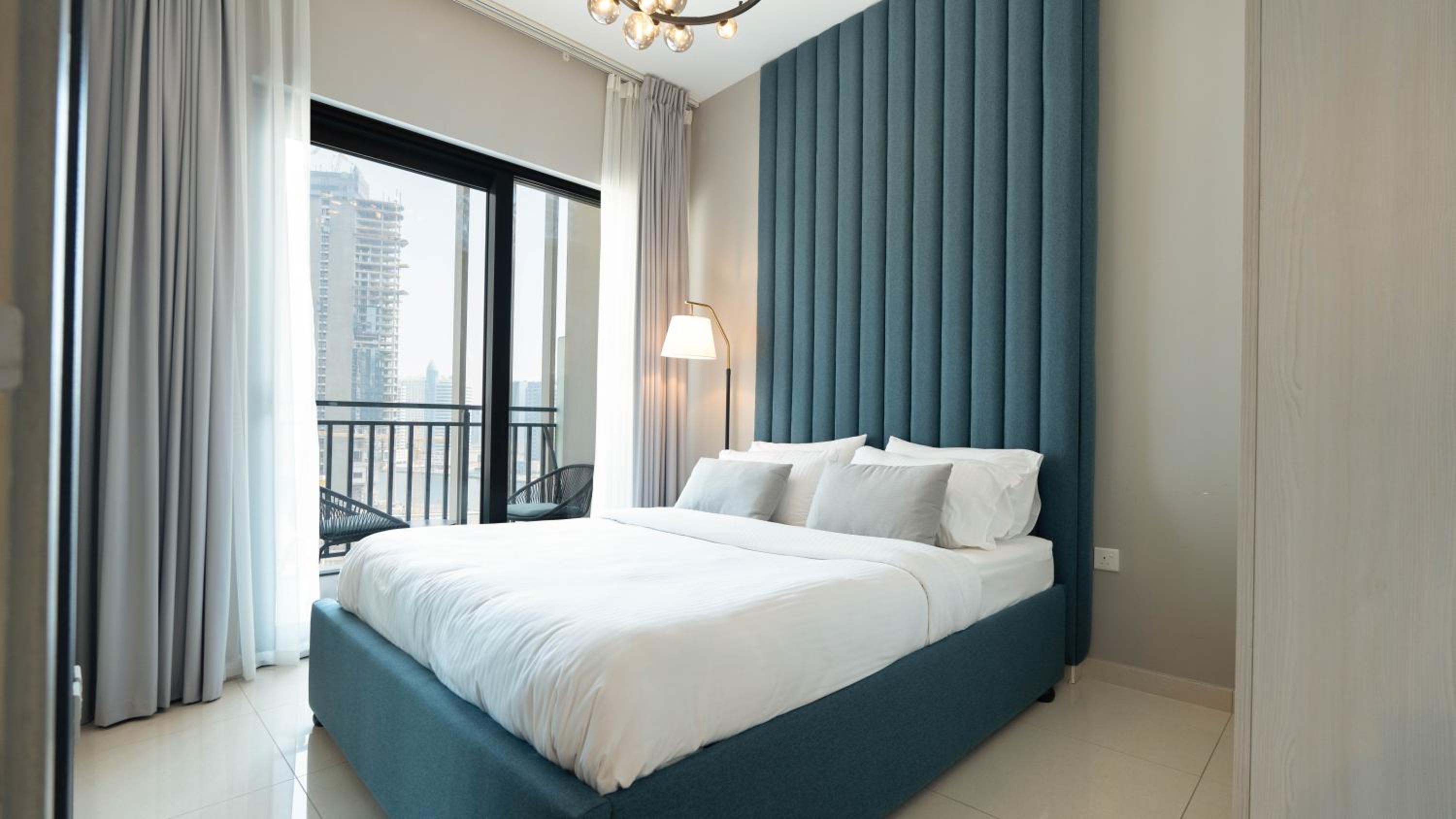 Keyrock Living - Lakeview Retreat in Business Bay