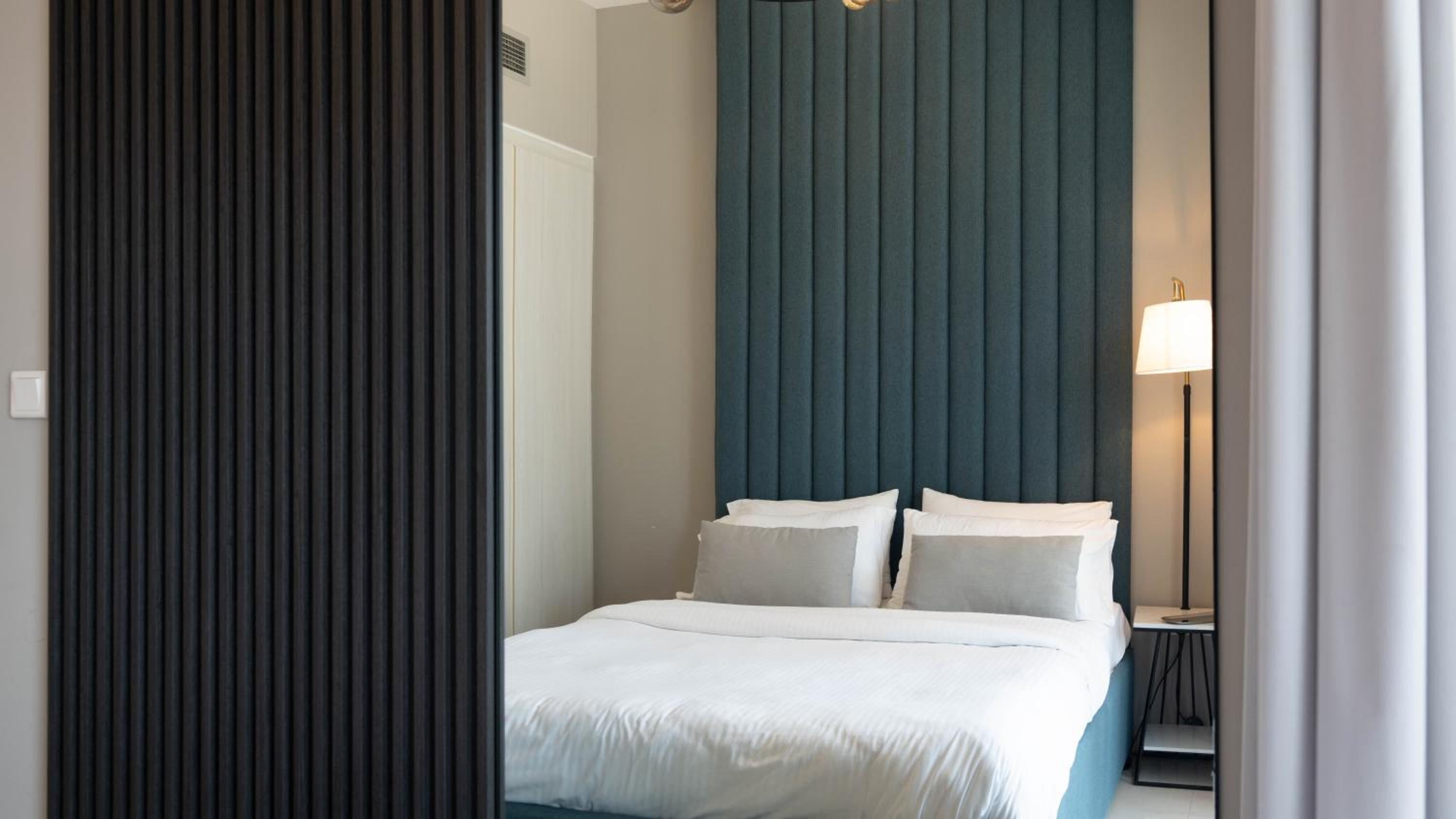 Keyrock Living - Lakeview Retreat in Business Bay