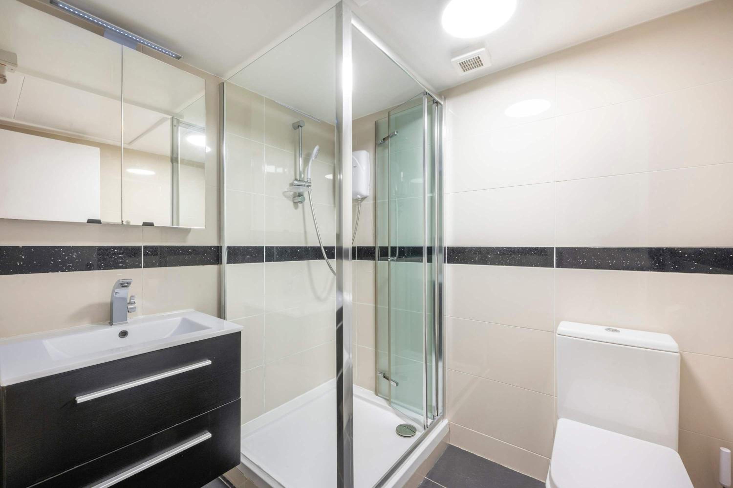 Spacious 2-Bed Flat, Moments From Oxford Circus