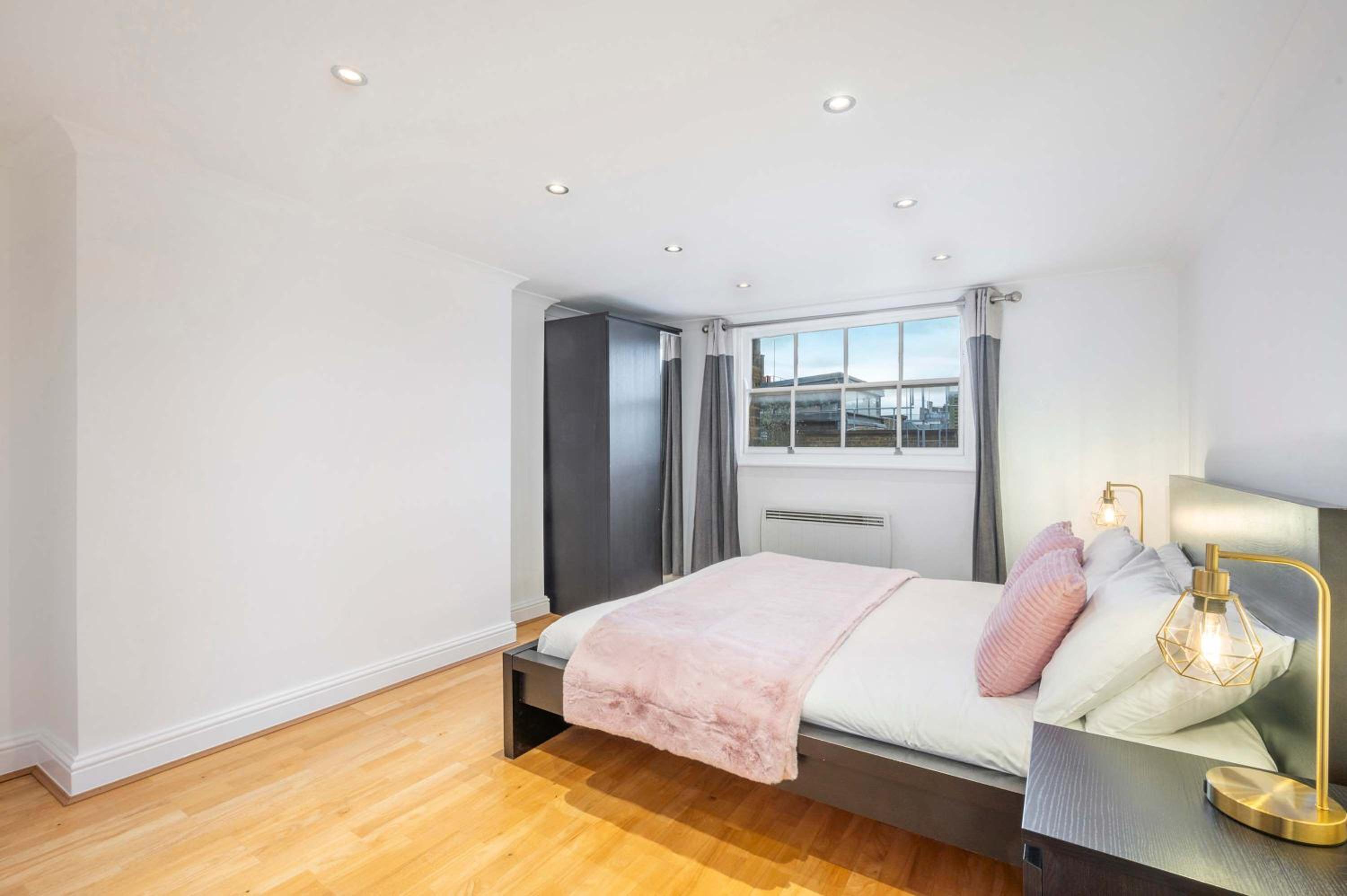Spacious 2-Bed Flat, Moments From Oxford Circus
