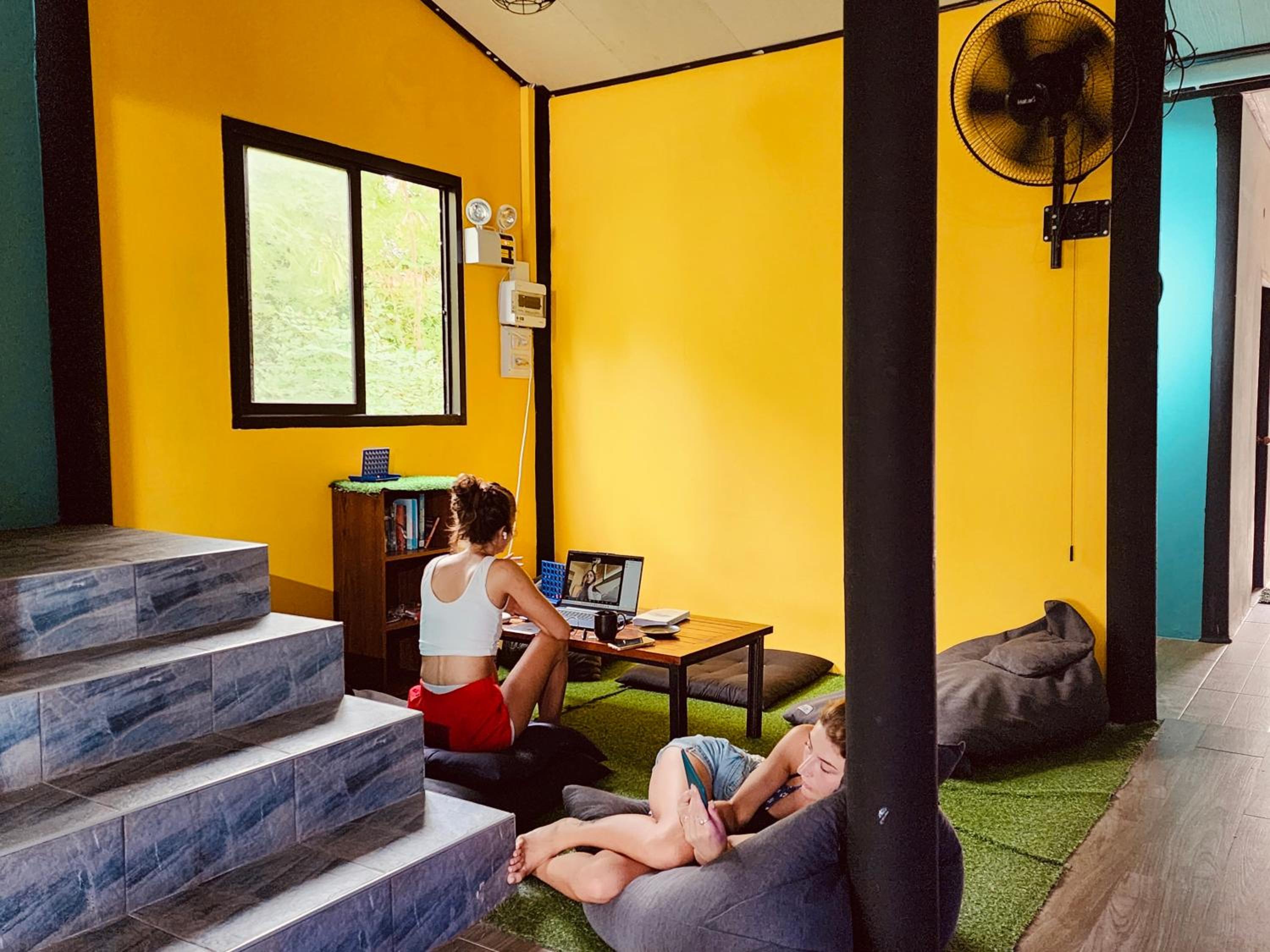 The 10 Club Hostel