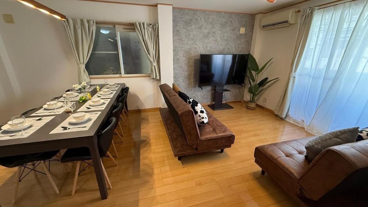 Spacious Family Home Sleeps 13 Near USJ & Osaka Station