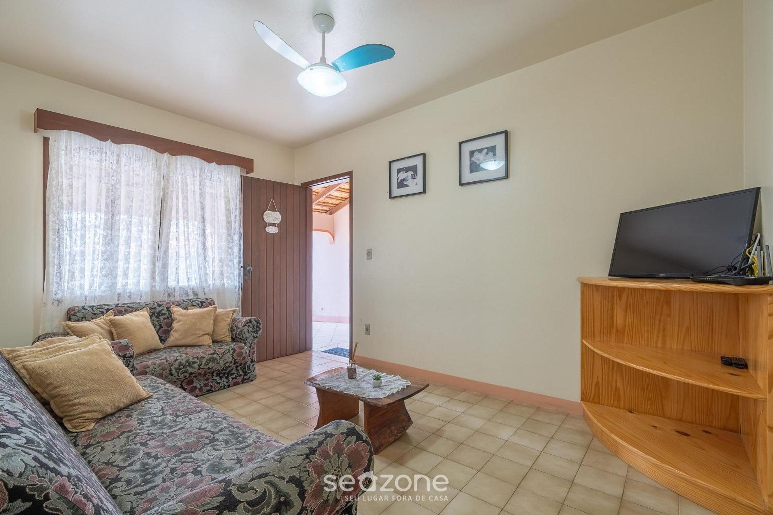 House 4 min walk the beach in Porto Belo BRR0097