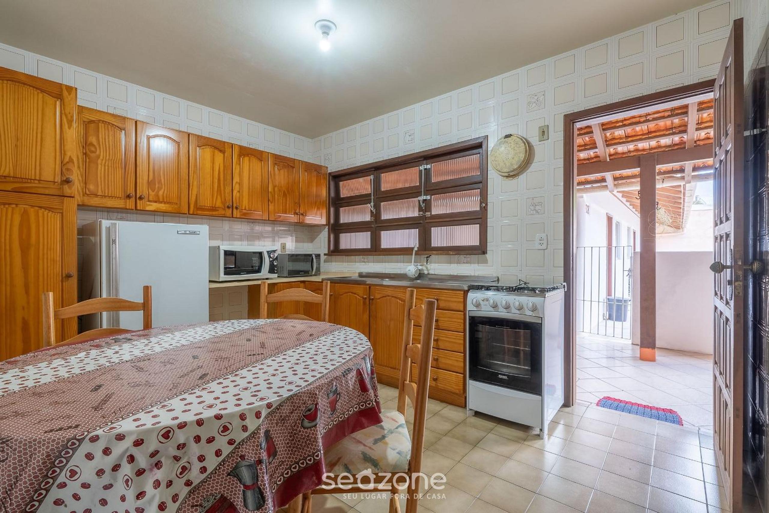 House 4 min walk the beach in Porto Belo BRR0097
