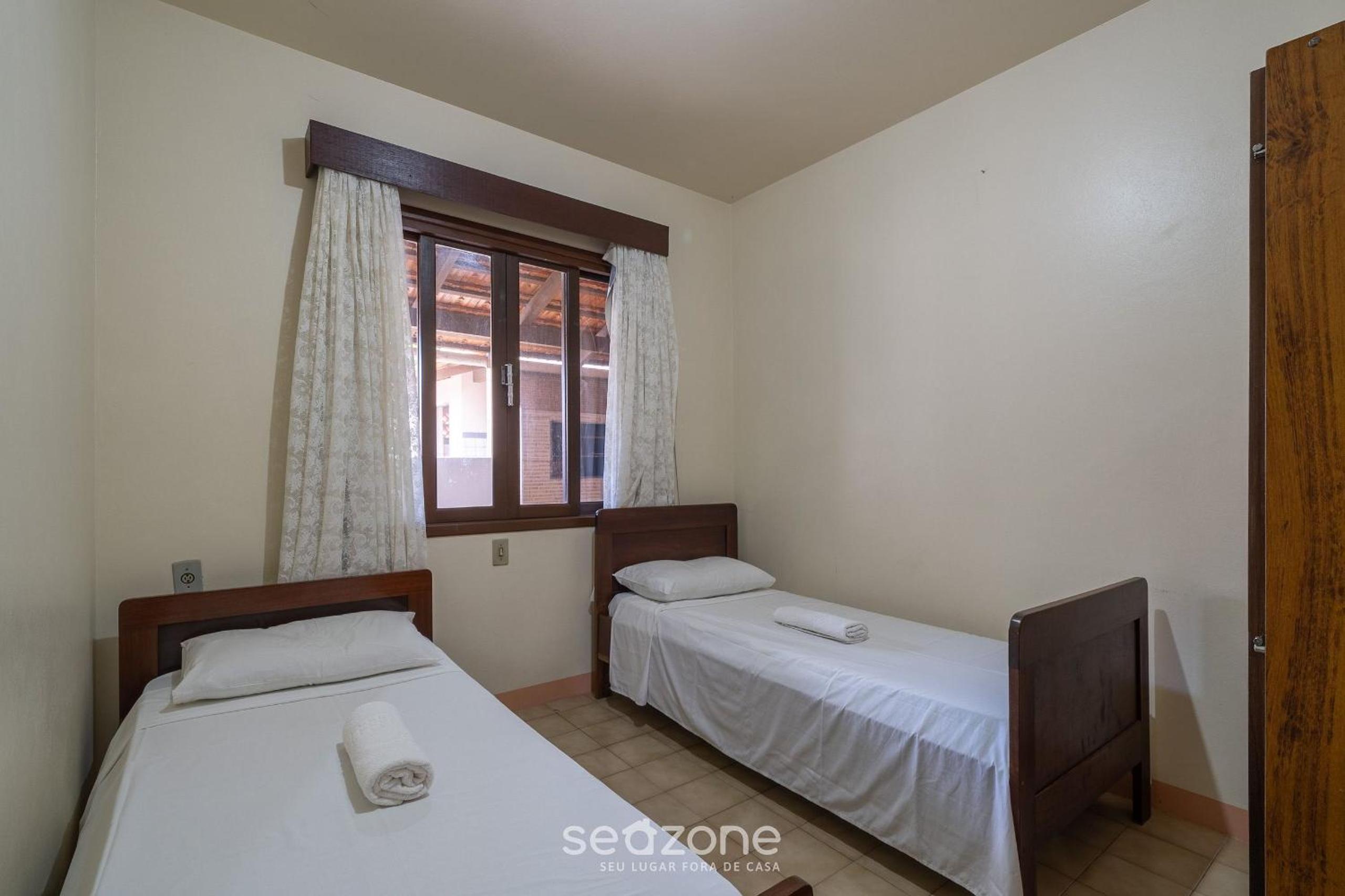 House 4 min walk the beach in Porto Belo BRR0097