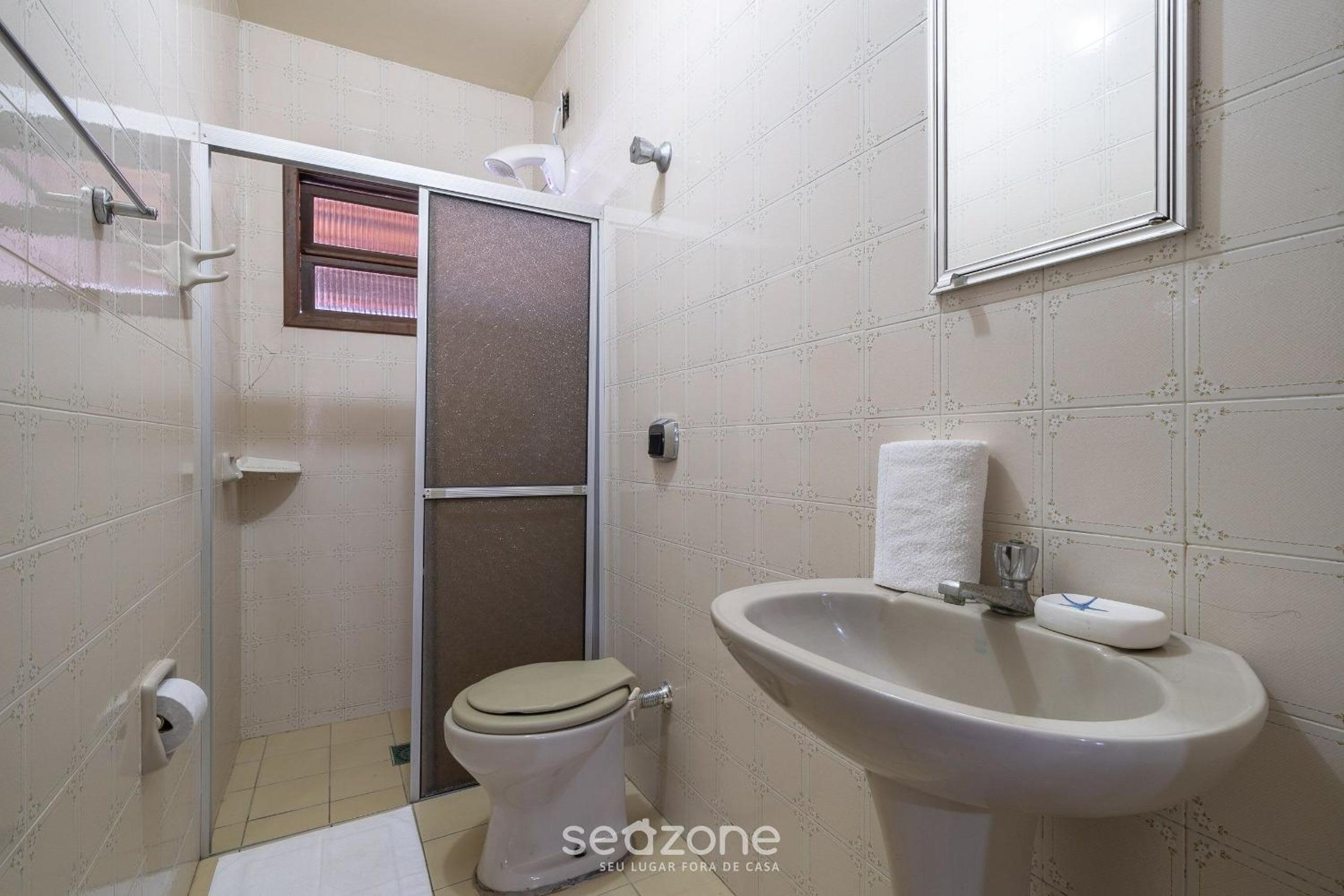 House 4 min walk the beach in Porto Belo BRR0097