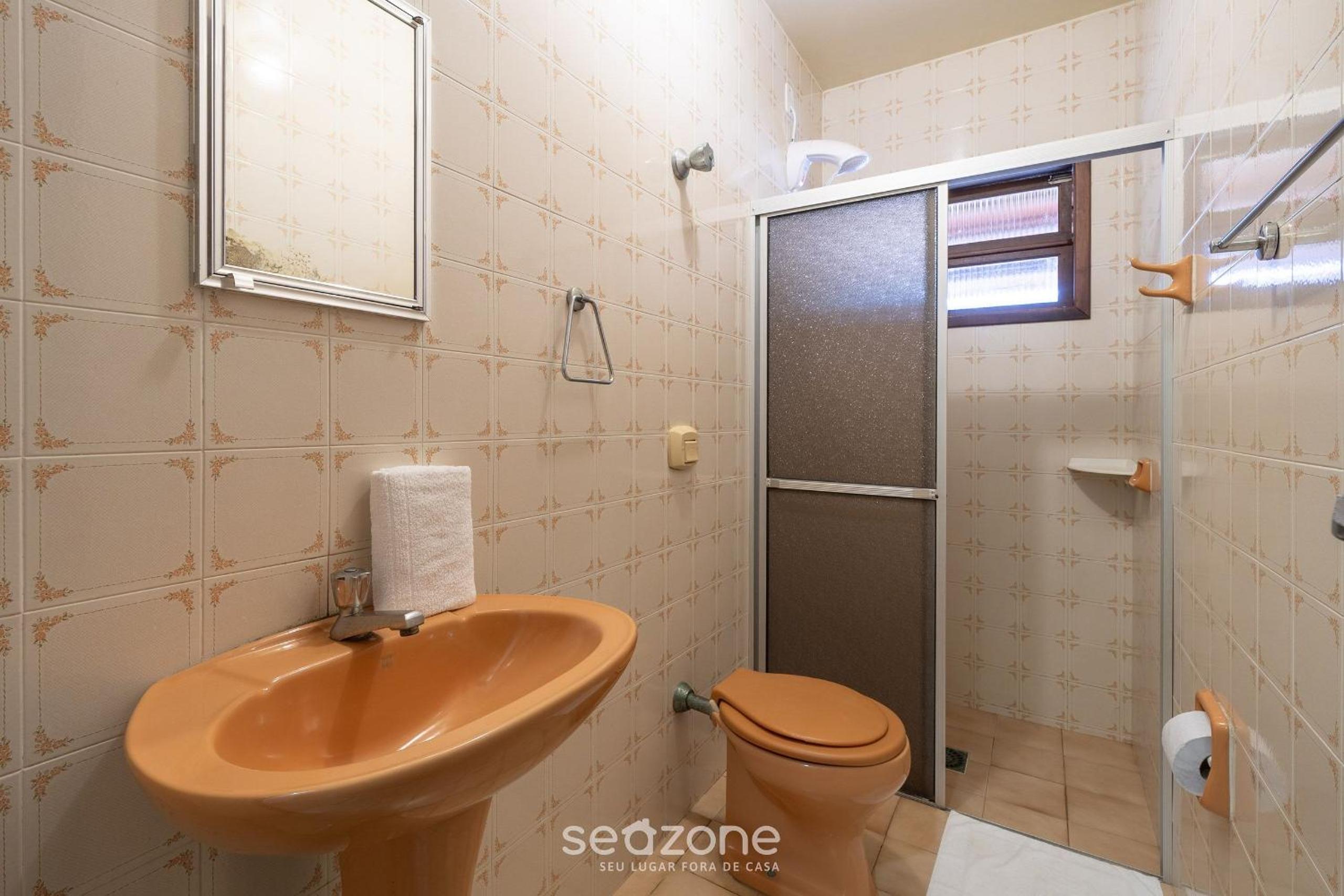House 4 min walk the beach in Porto Belo BRR0097