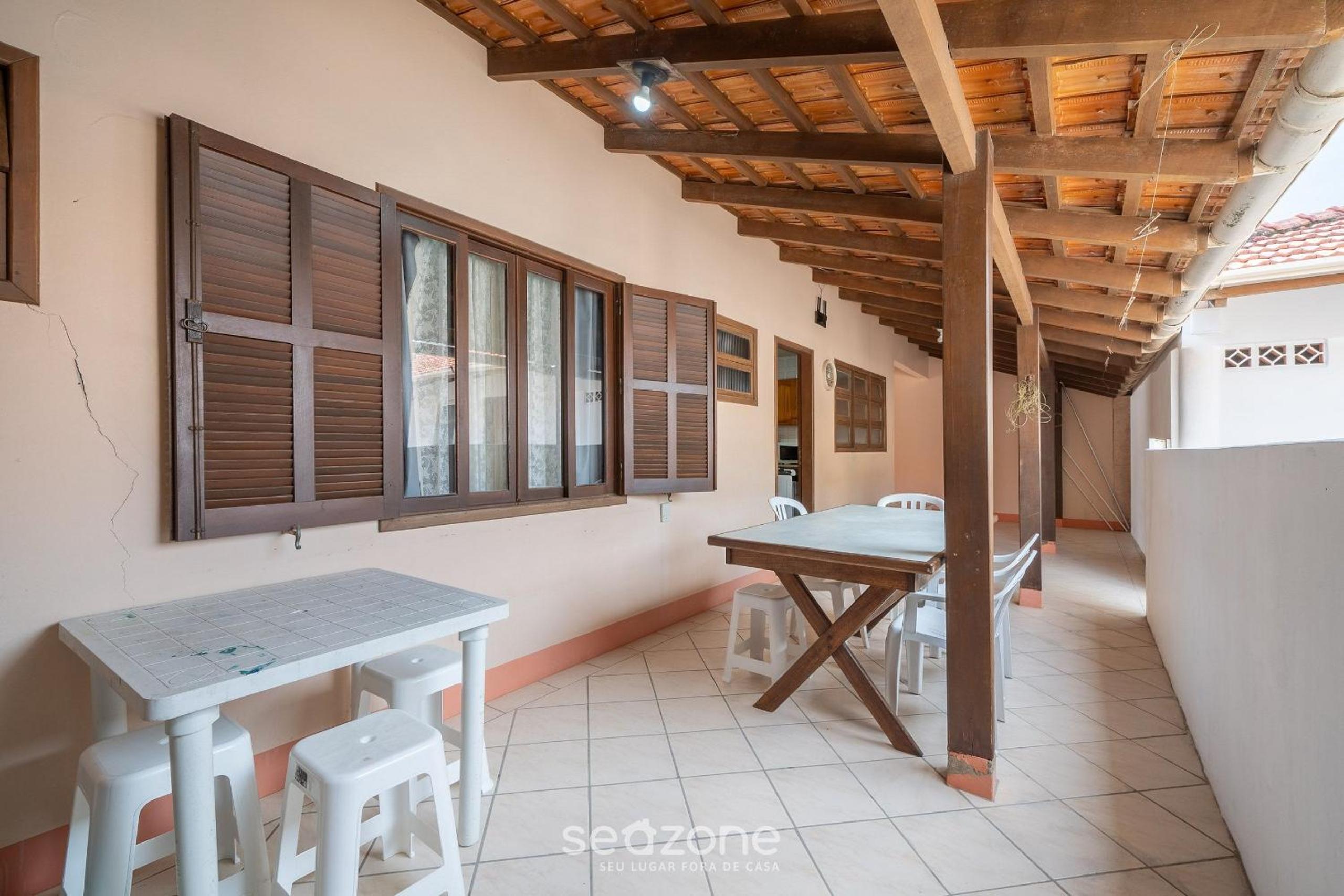 House 4 min walk the beach in Porto Belo BRR0097