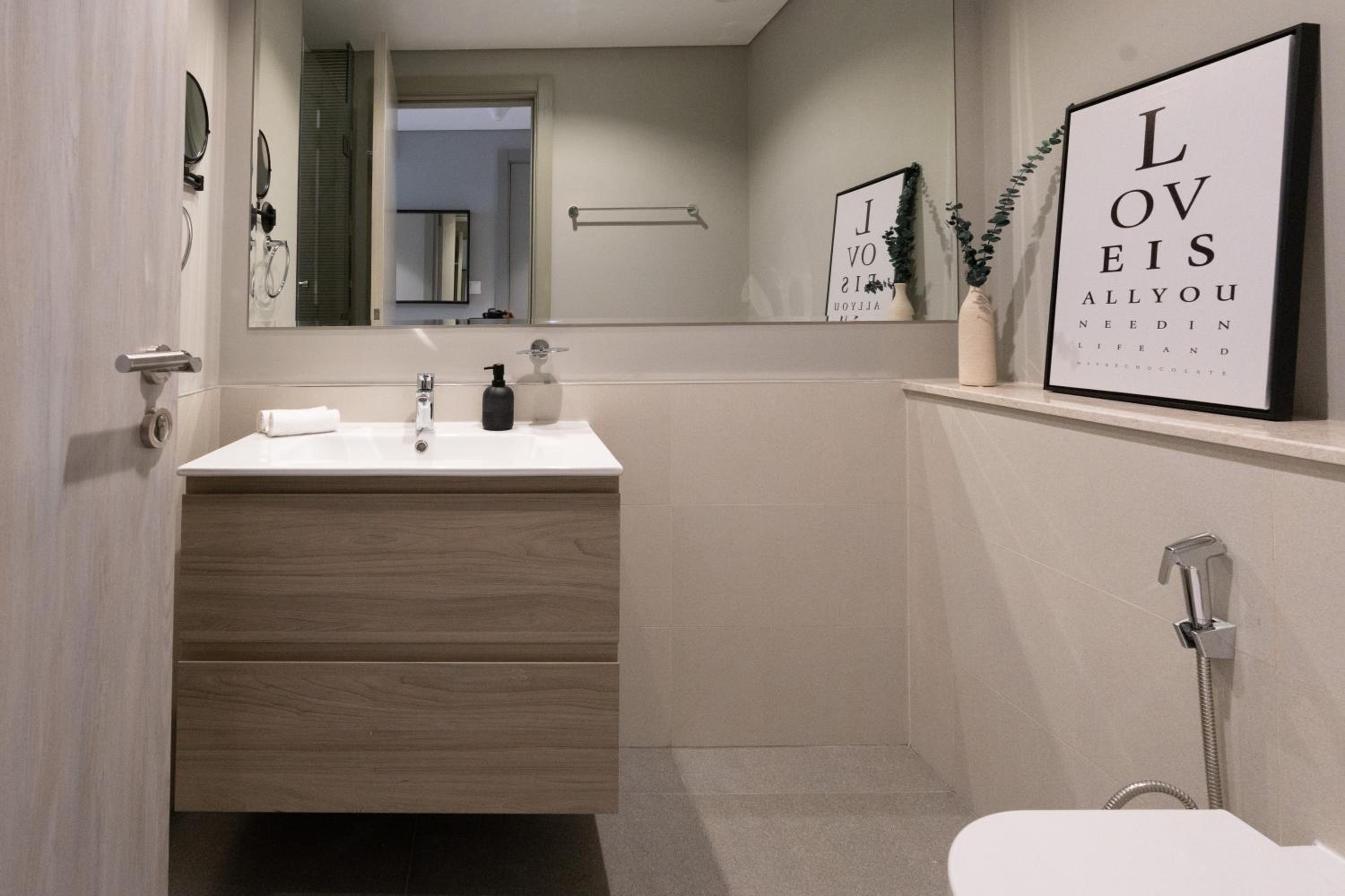 Keyrock Living - Elegant City Escape at Zada Tower