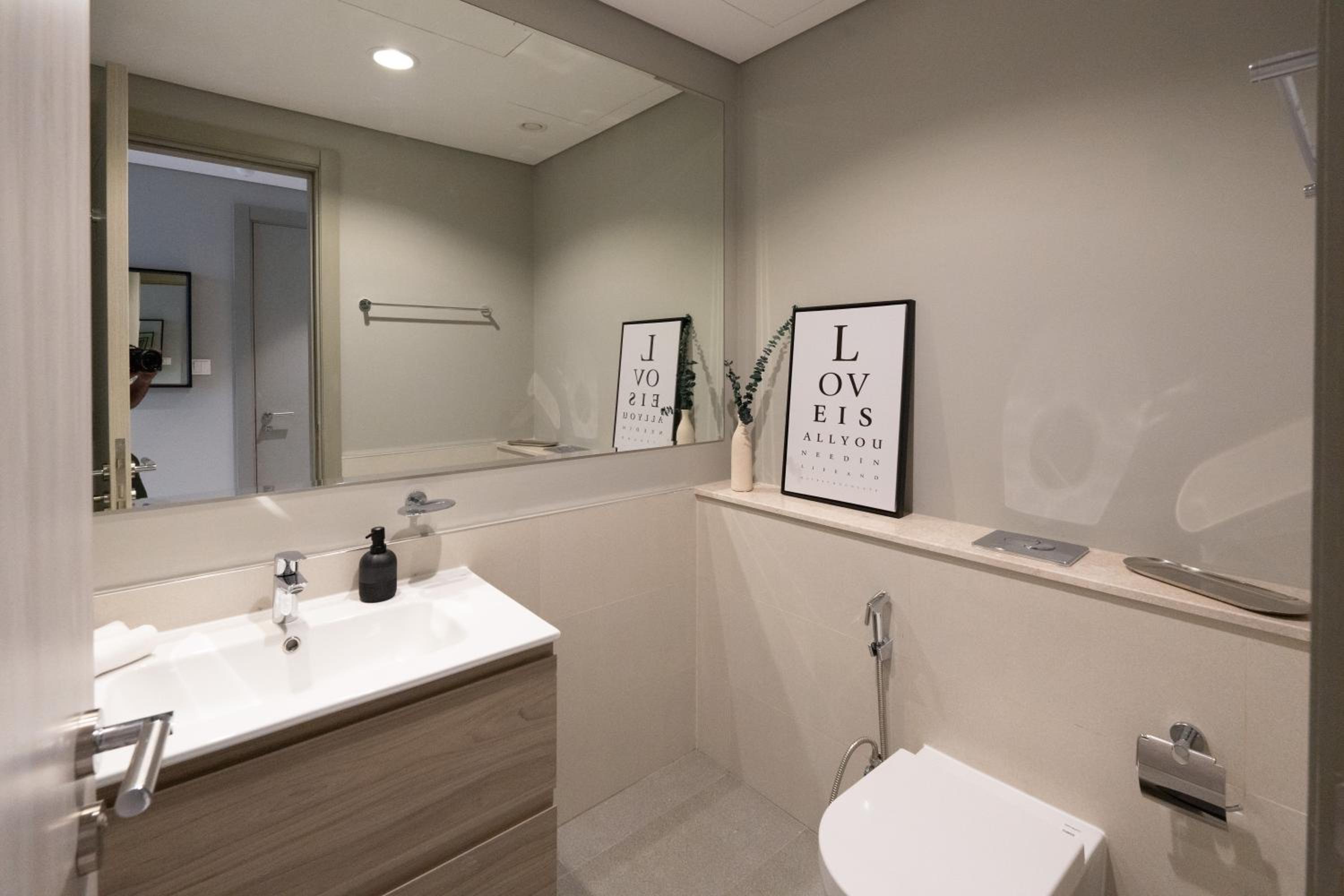 Keyrock Living - Elegant City Escape at Zada Tower