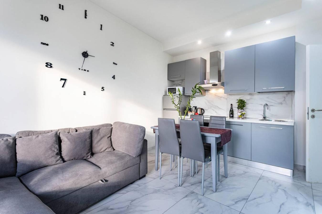 Trilocale moderno in zona Triante con Wi-Fi