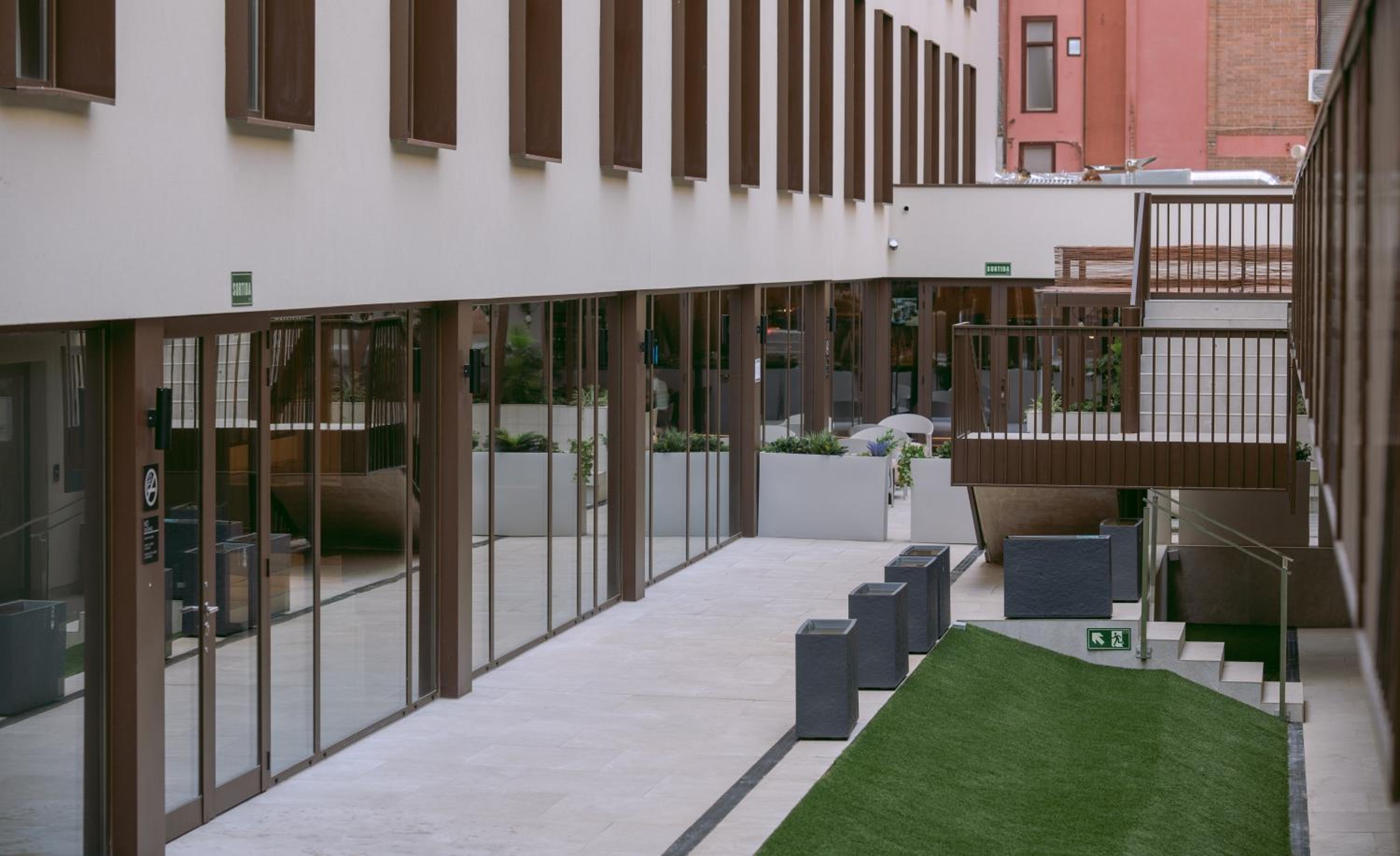BLAU Student Housing - Students Only