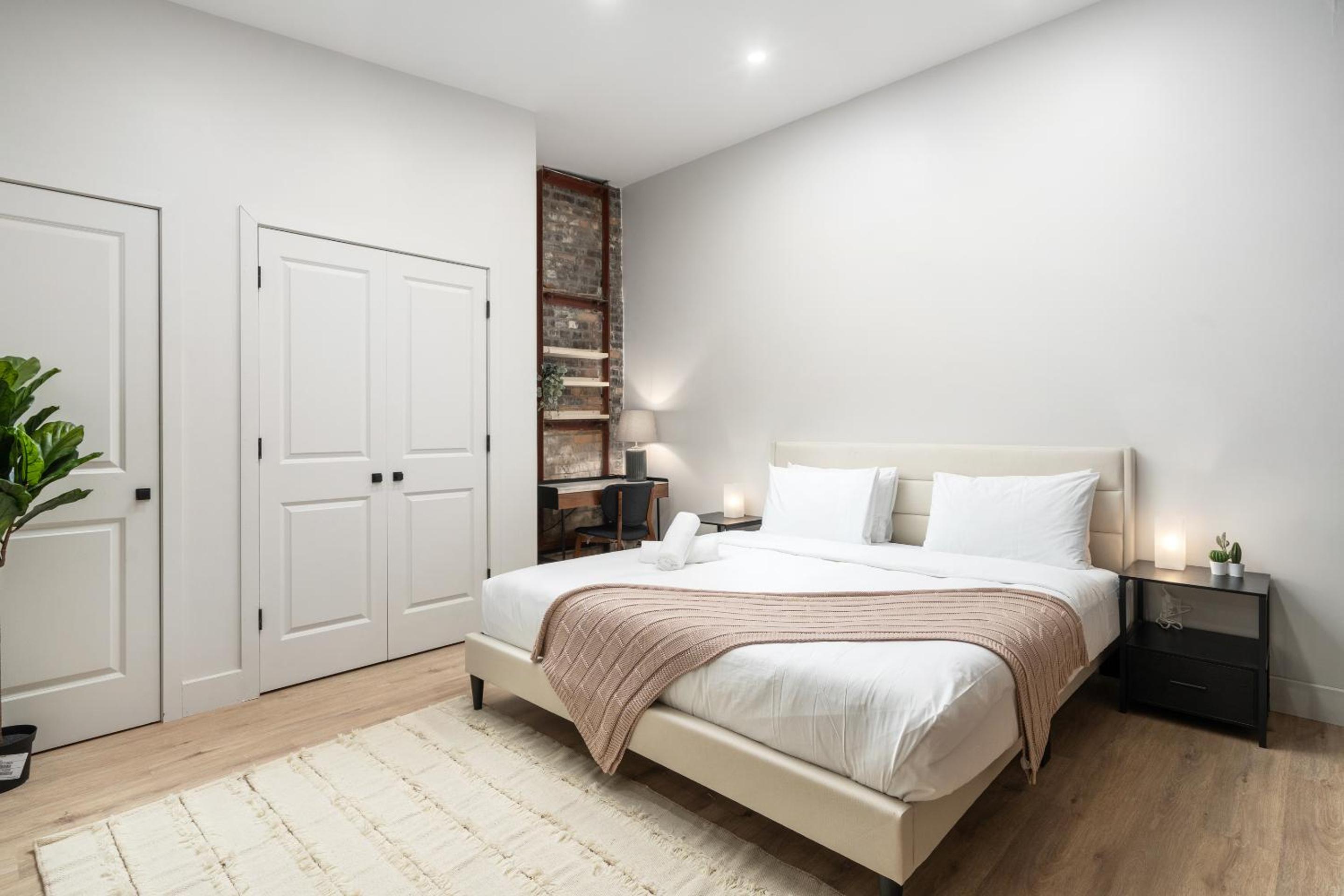 The Griffin ApartHotel- Downtown